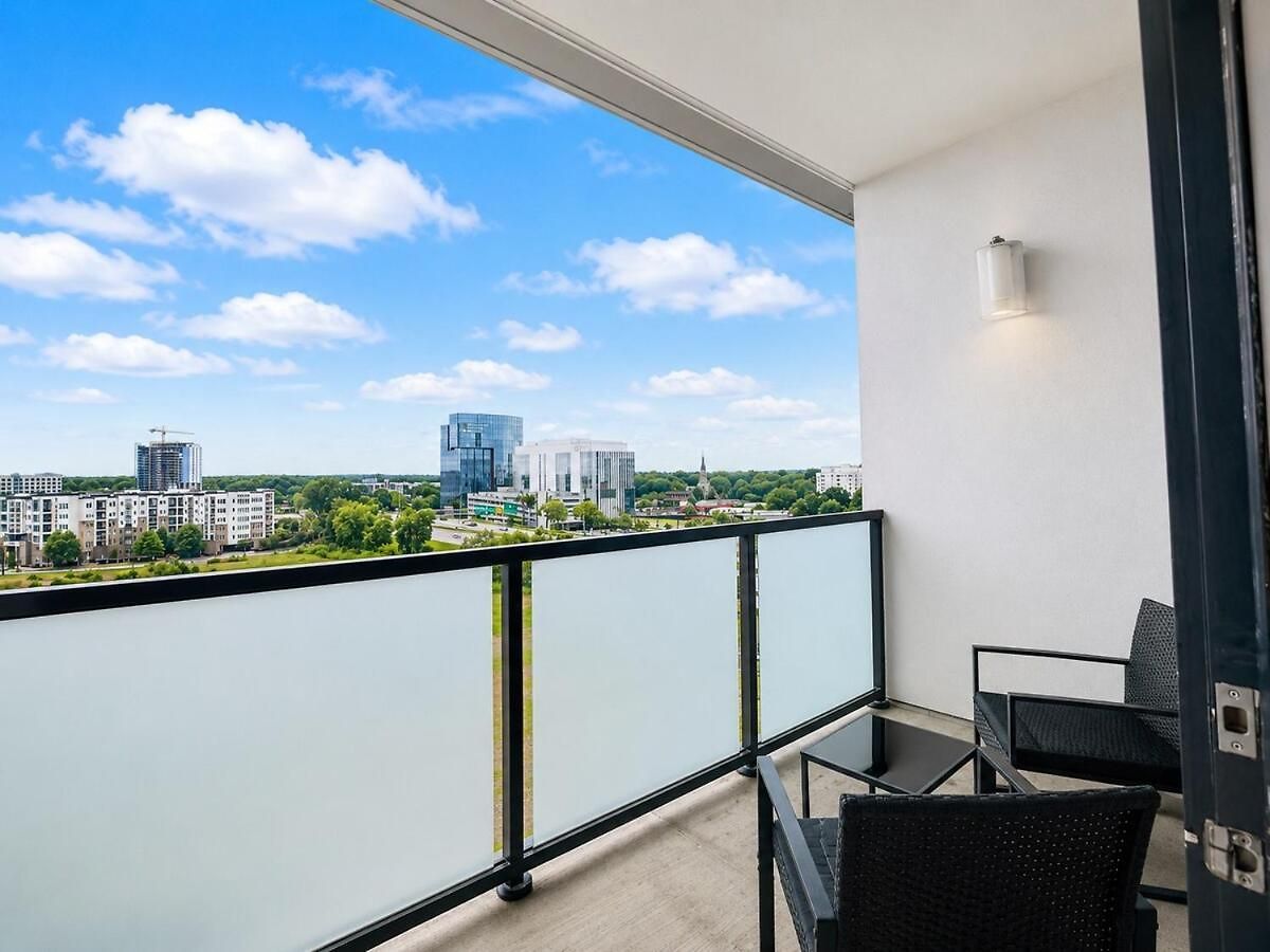 Luxury Uptown 2br Rooftop Pool Gym & Skyline Views Charlotte