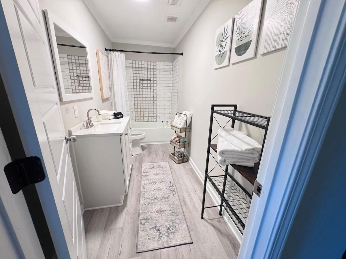 Apartment Charming And Renovated Close To Airport And Uptown *