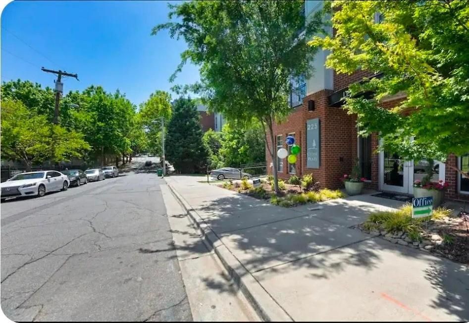 Prime Uptown Location Near Restaurants & Nightlife Charlotte