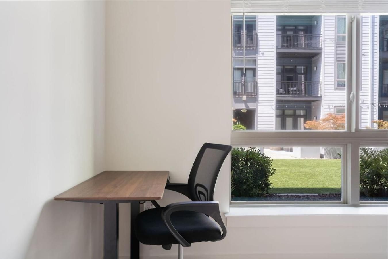 Queen Luxe - Free Parking, Pool, * Charlotte