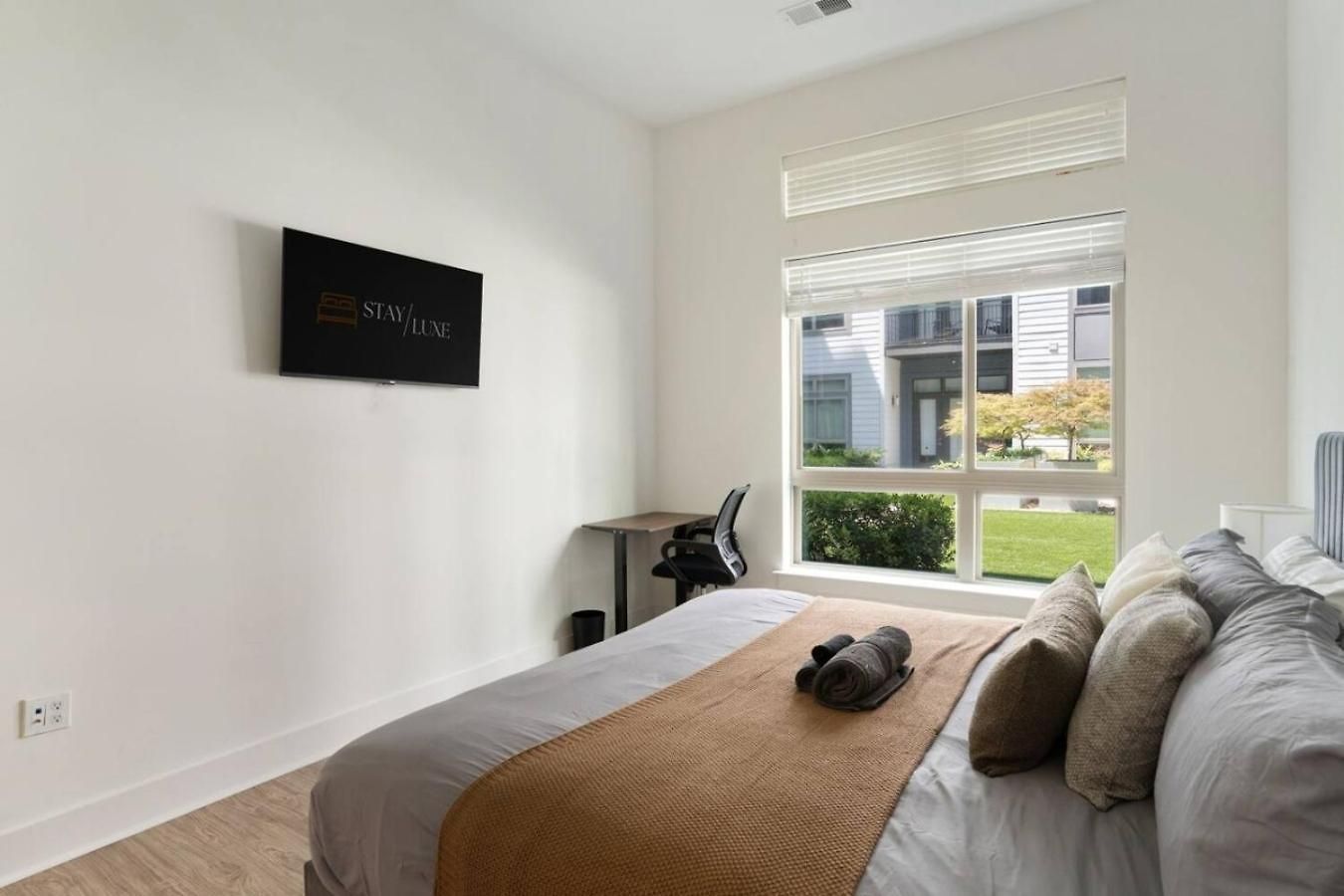 Queen Luxe - Free Parking, Pool,