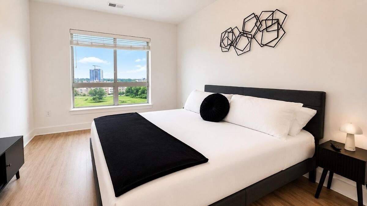Luxury Uptown 2br Rooftop Pool Gym & Skyline Views * Charlotte