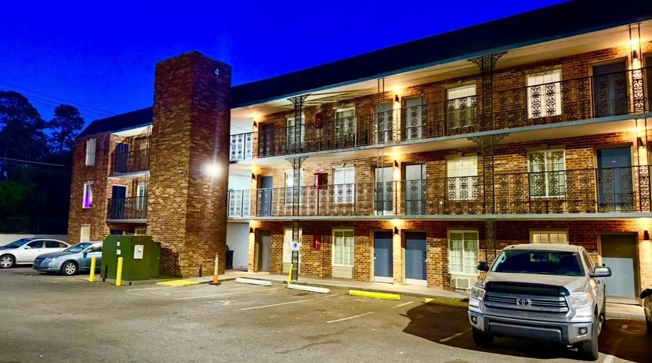 Apartment Relaxing Mins From Local Parks And Hospitals, 2410 Charlotte