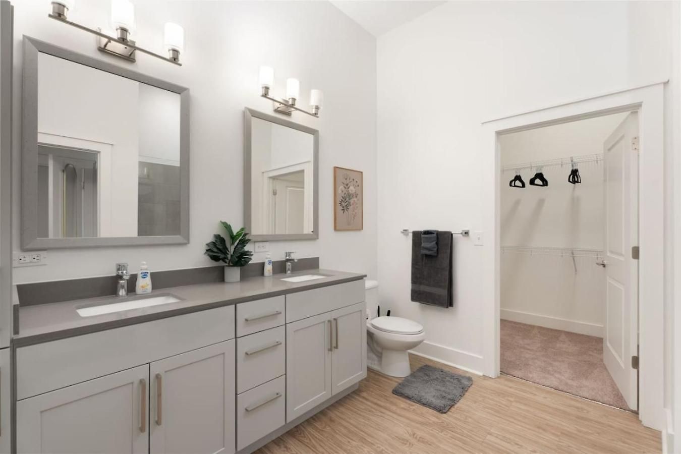 Queen Luxe - Free Parking, Pool, * Charlotte