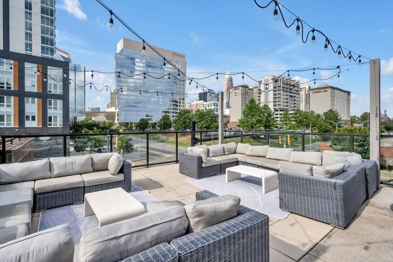 Cozy Carolina - Free Parking, Gym, Pool * Charlotte