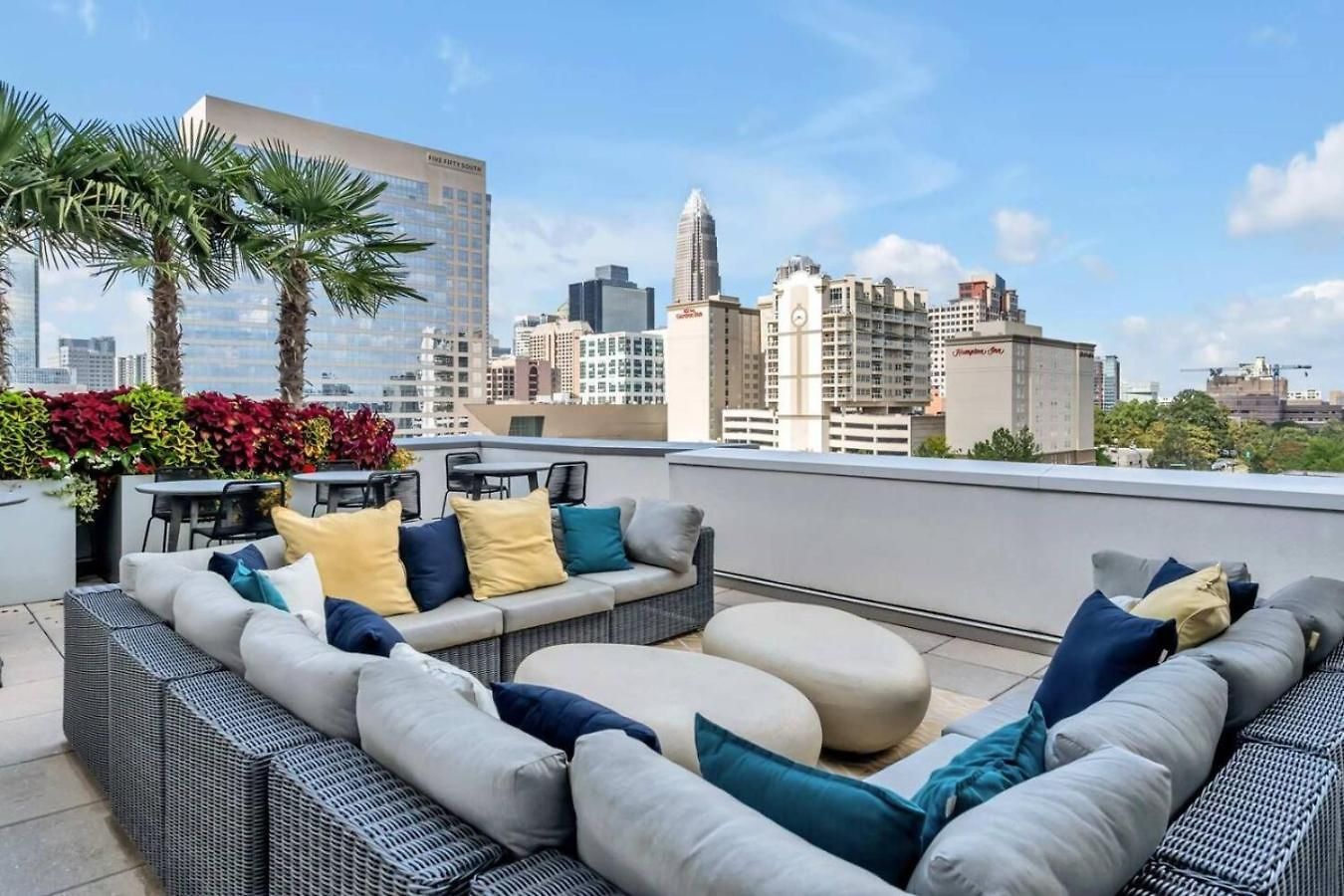 Carolina Luxury - Free Parking, Pool, Gym Apartment Charlotte