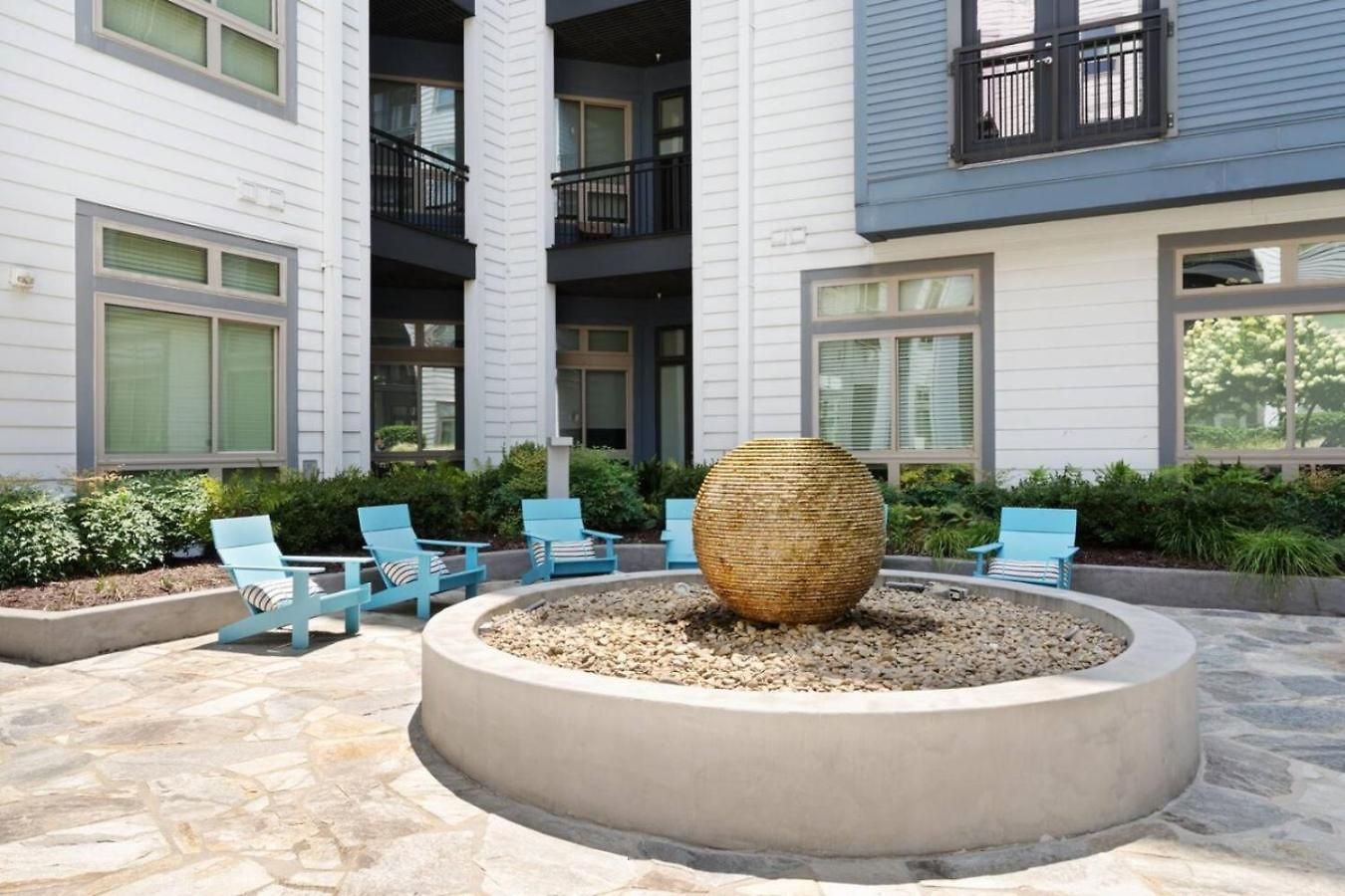Uptown Haven - Free Parking, Pool, Walkable *