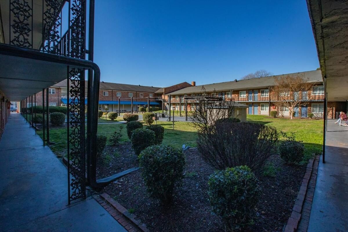 Relaxing Mins From Local Parks And Hospitals, 2410 Apartment *