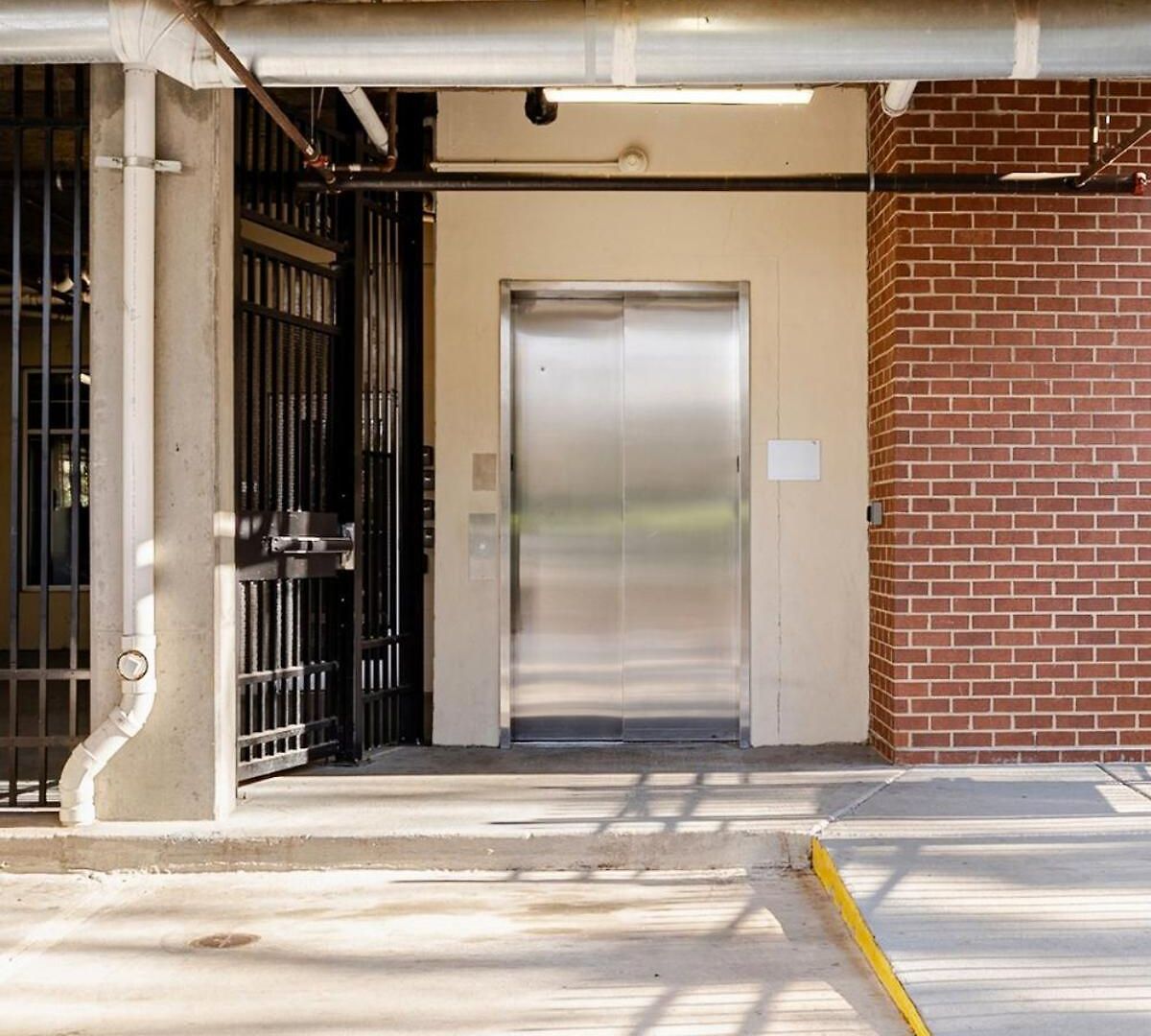 Prime Uptown Location Near Restaurants & Nightlife