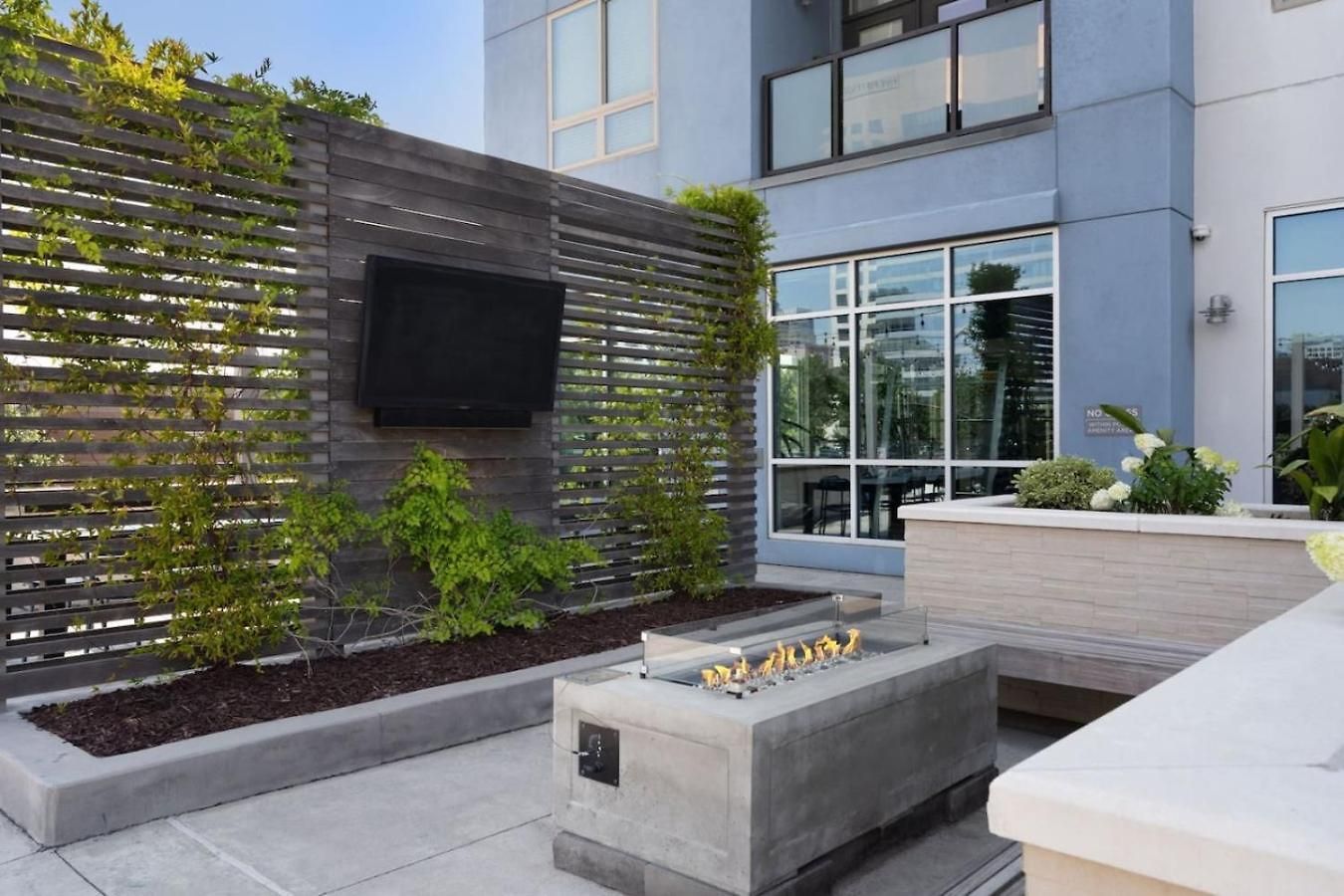Carolina Luxury - Free Parking, Pool, Gym *