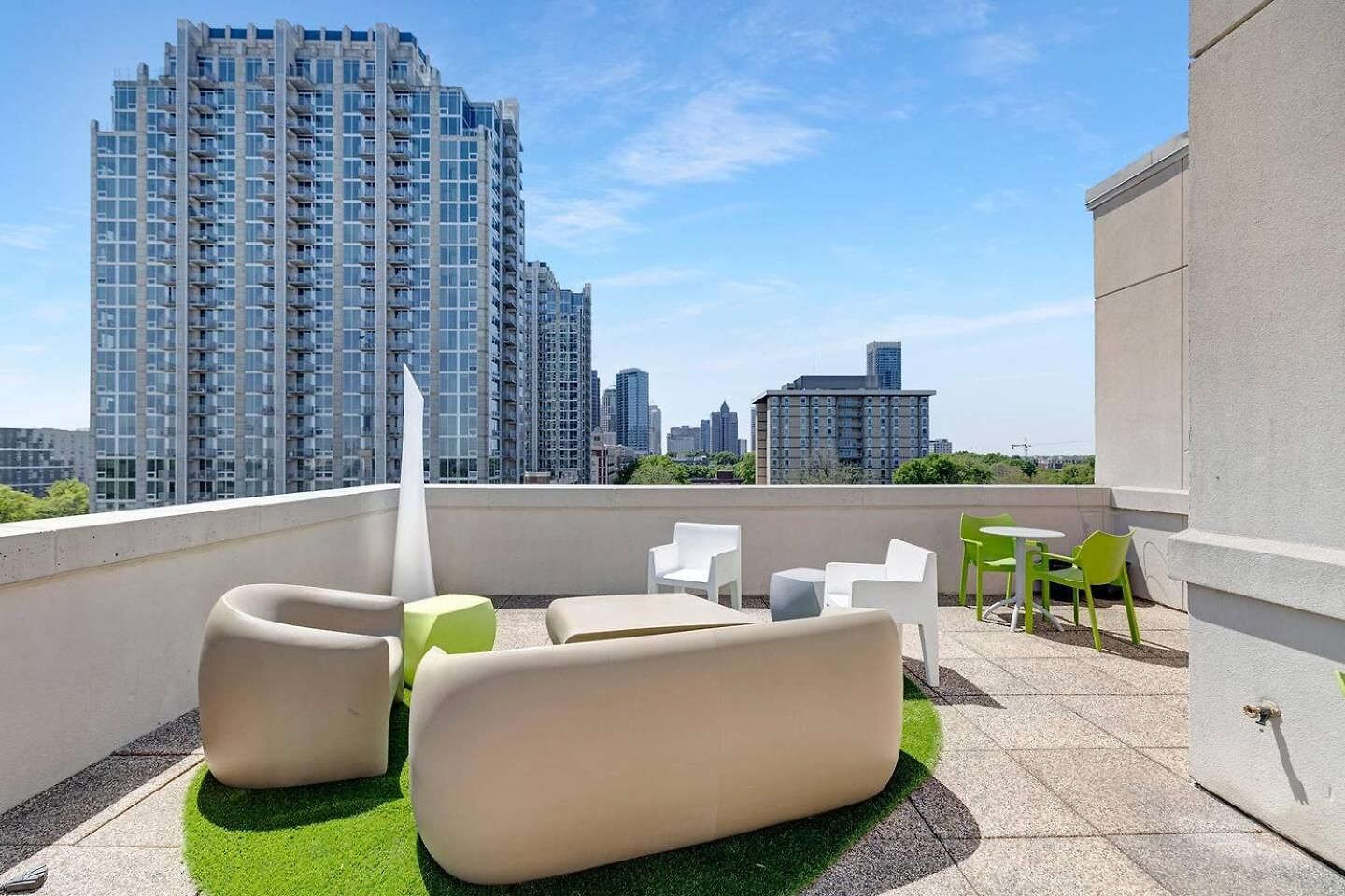 The Eighth Luxury Penthouse In Fourth Ward Apartment *