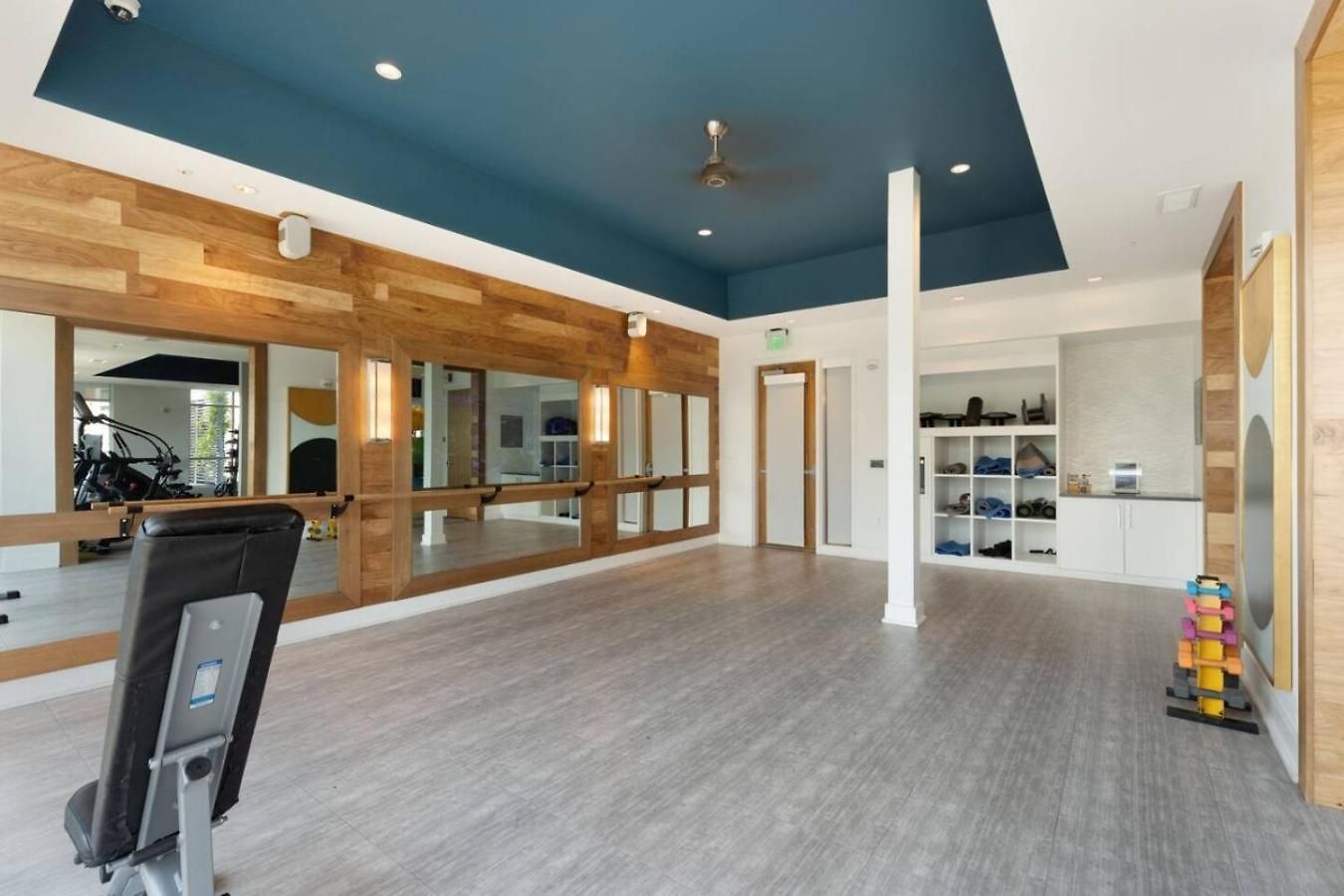 Uptown Haven - Free Parking, Pool, Walkable Charlotte