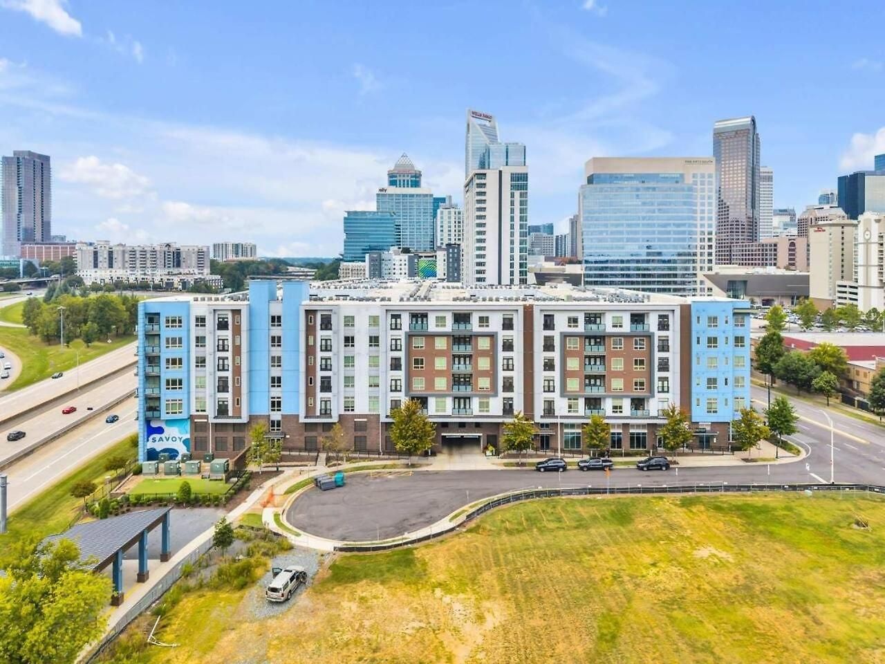 Cozy Carolina - Free Parking, Gym, Pool