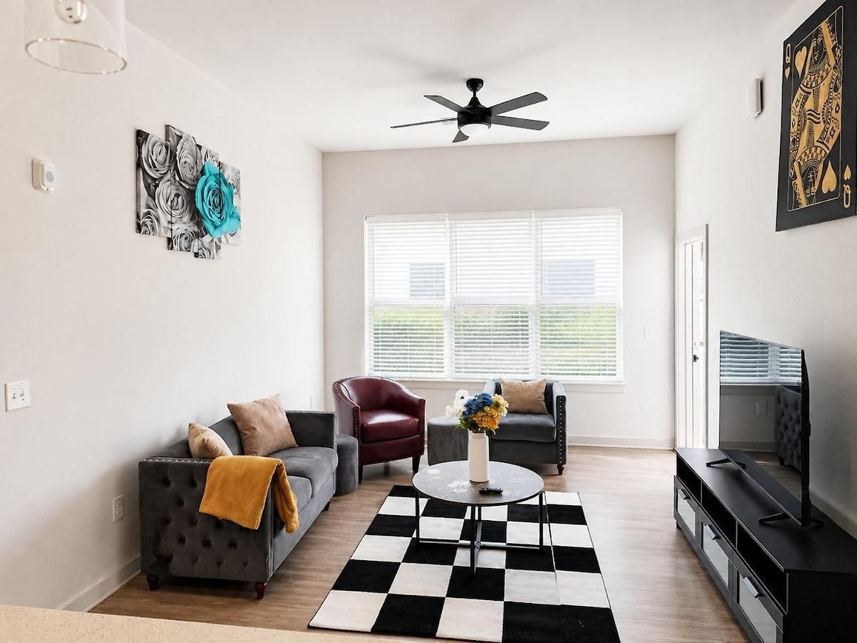 Luxury 2br Uptown Walk To Stadium, Boa, Nascar And Fun Activities Uptown Clt Apartment