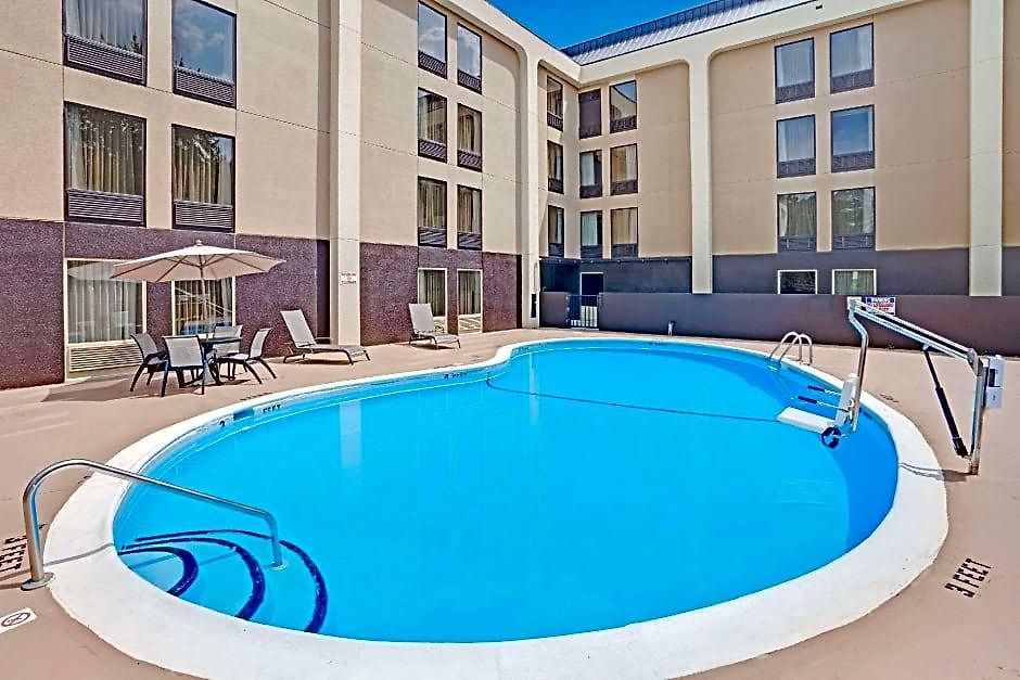 Wyndham Garden Airport Southeast 3*