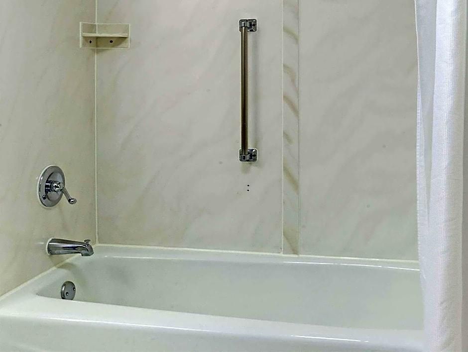 Hotel Wyndham Garden Airport Southeast 3*