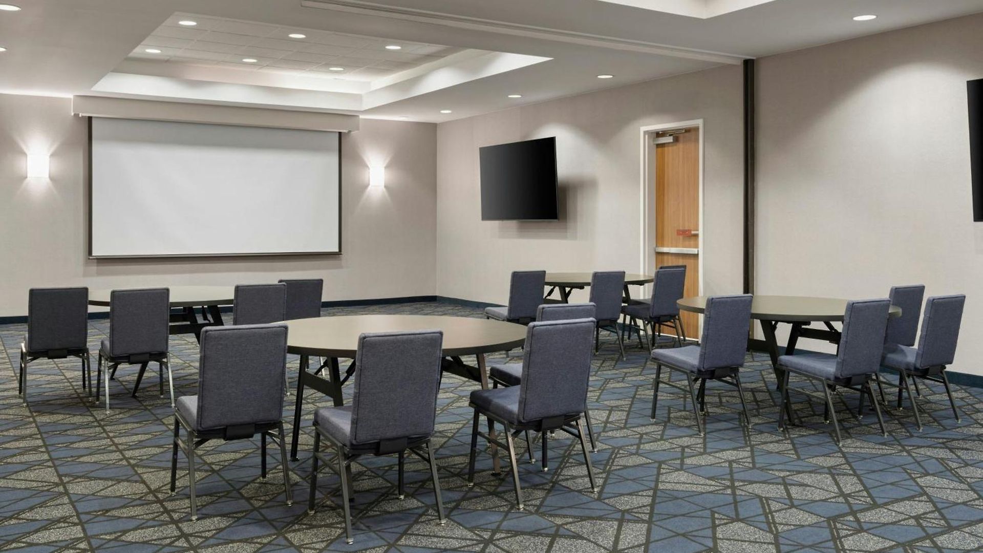 Courtyard Center Hotel