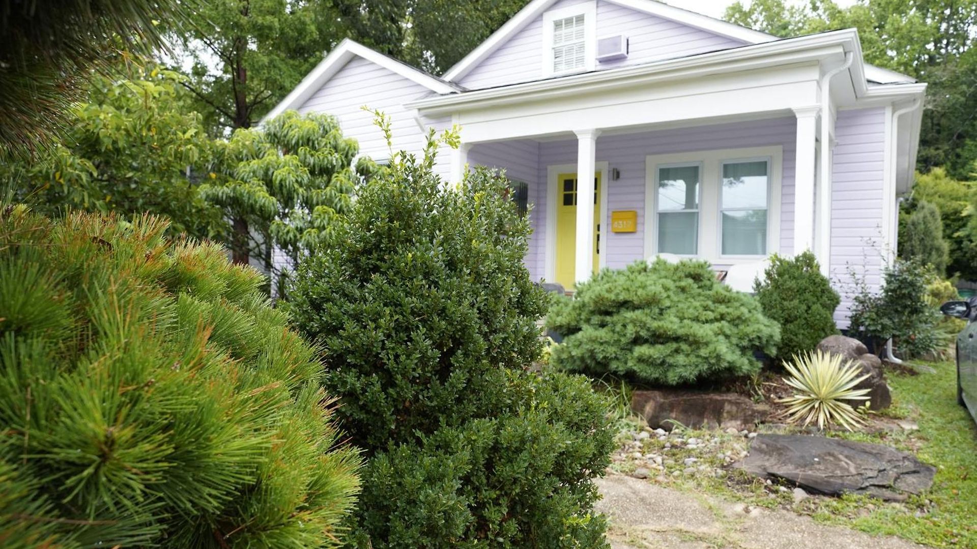 3 Bed, Luxury Bungalow, With Mature Garden, Minutes From Uptown Holiday home