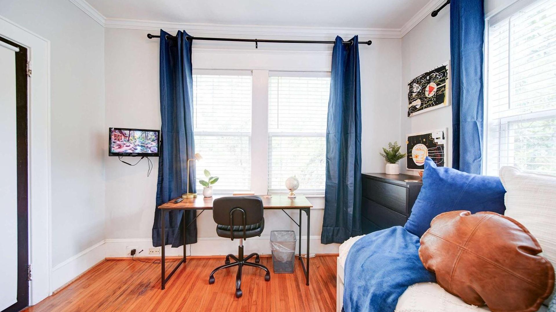 Vibrant And Cozy 2br Near Uptown With Balcony Holiday home *