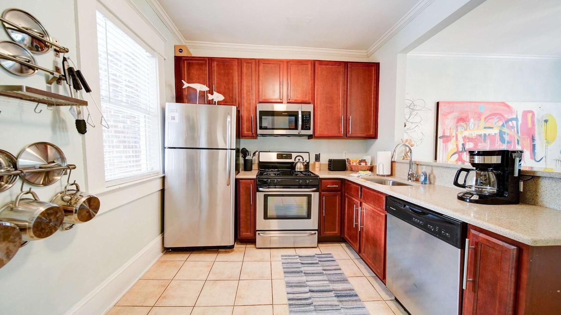 Vibrant And Cozy 2br Near Uptown With Balcony Holiday home *