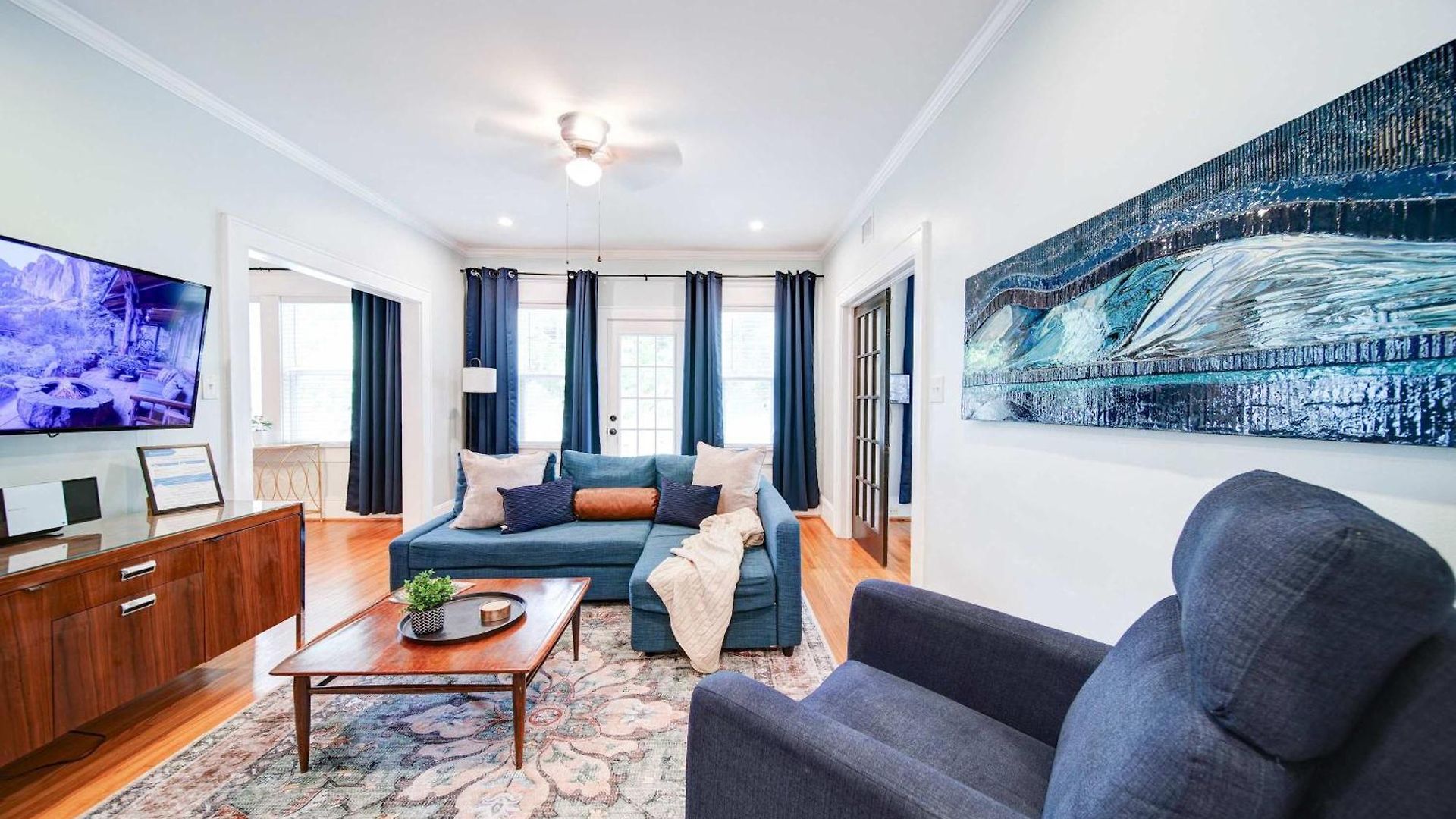 Vibrant And Cozy 2br Near Uptown With Balcony *