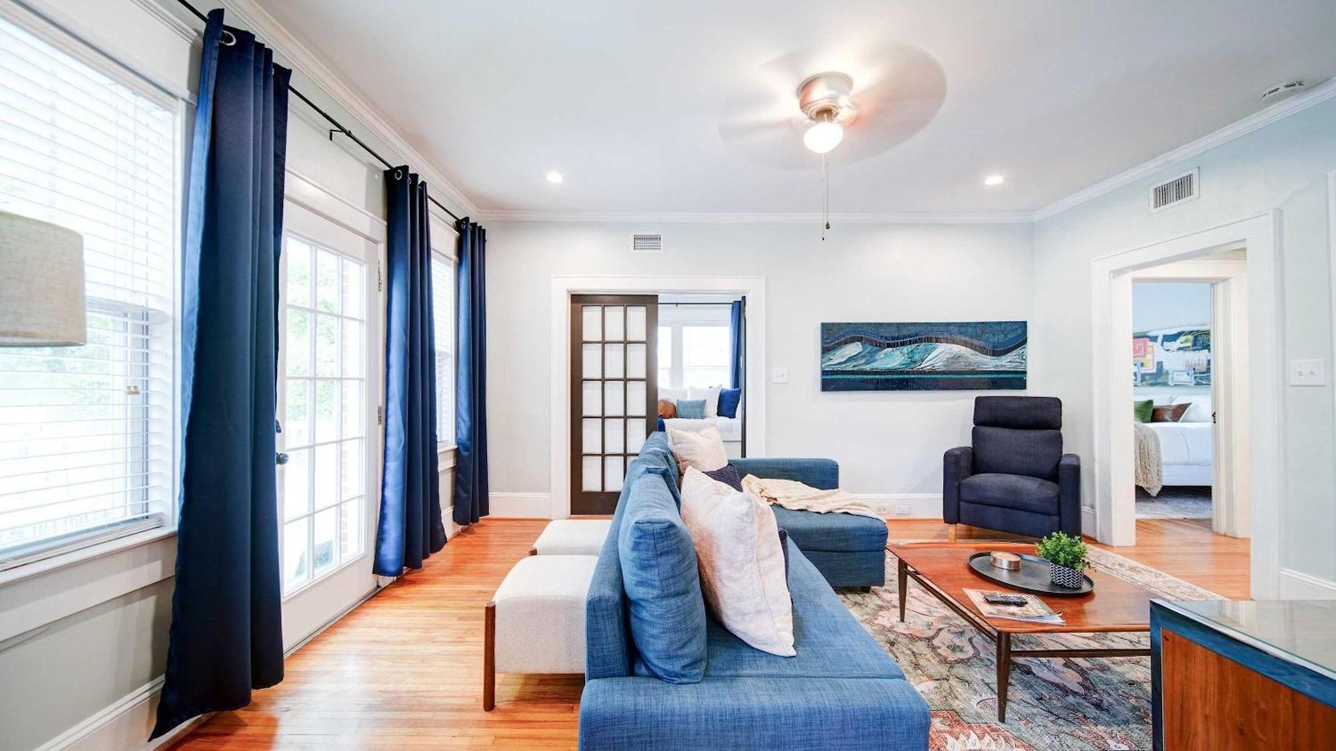 Vibrant And Cozy 2br Near Uptown With Balcony Holiday home