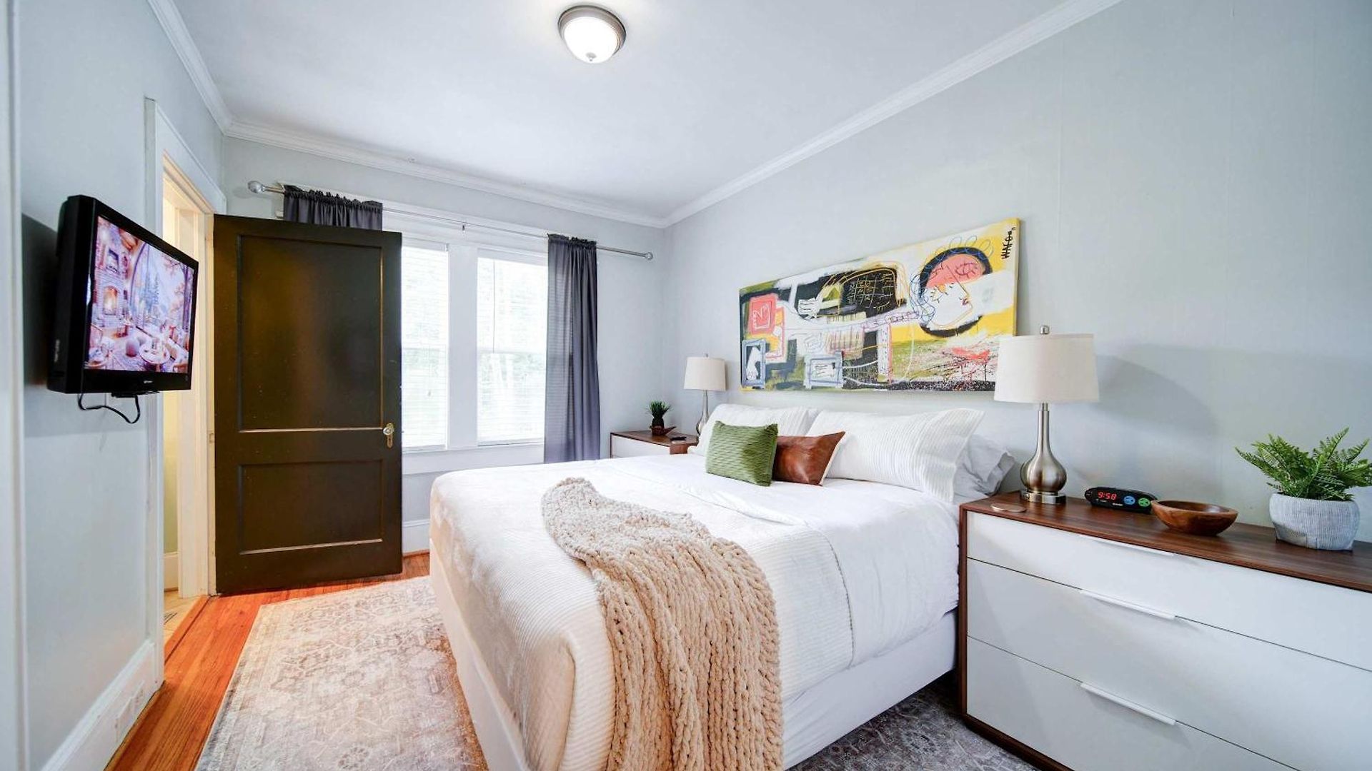 Vibrant And Cozy 2br Near Uptown With Balcony Charlotte