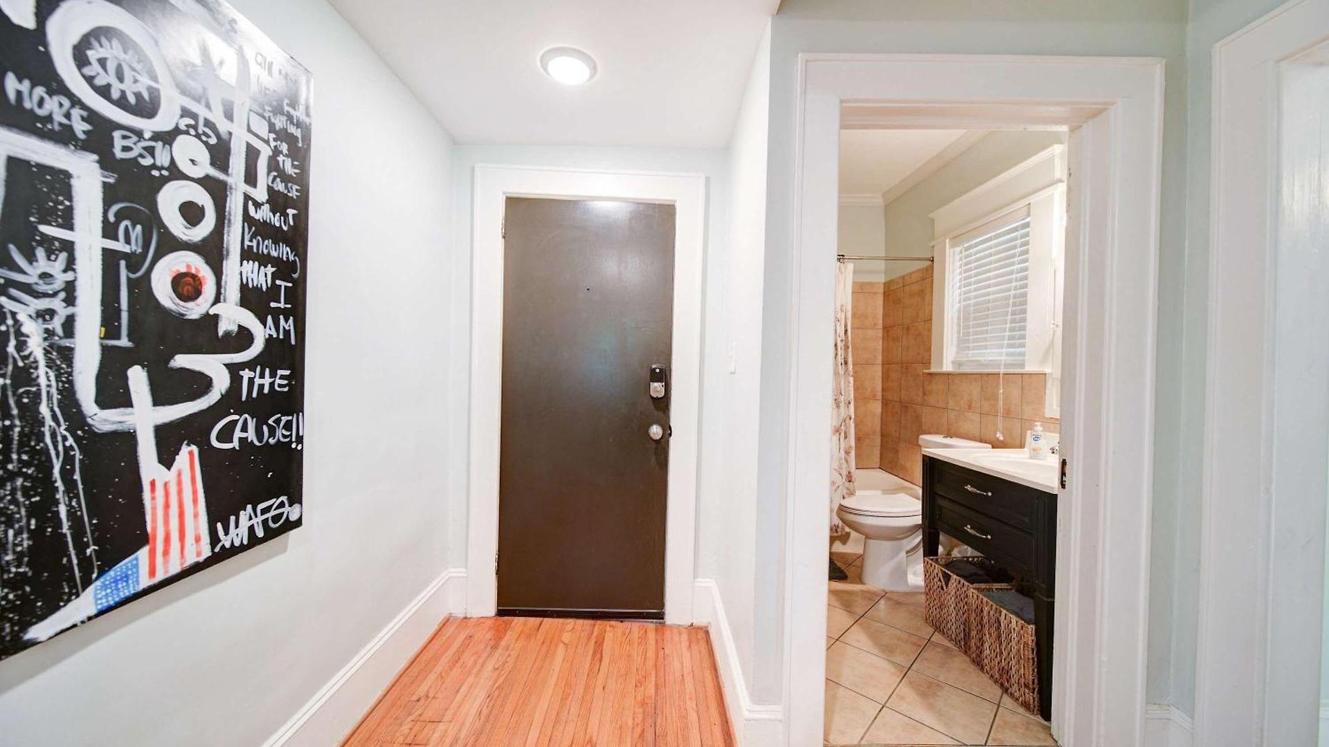Vibrant And Cozy 2br Near Uptown With Balcony