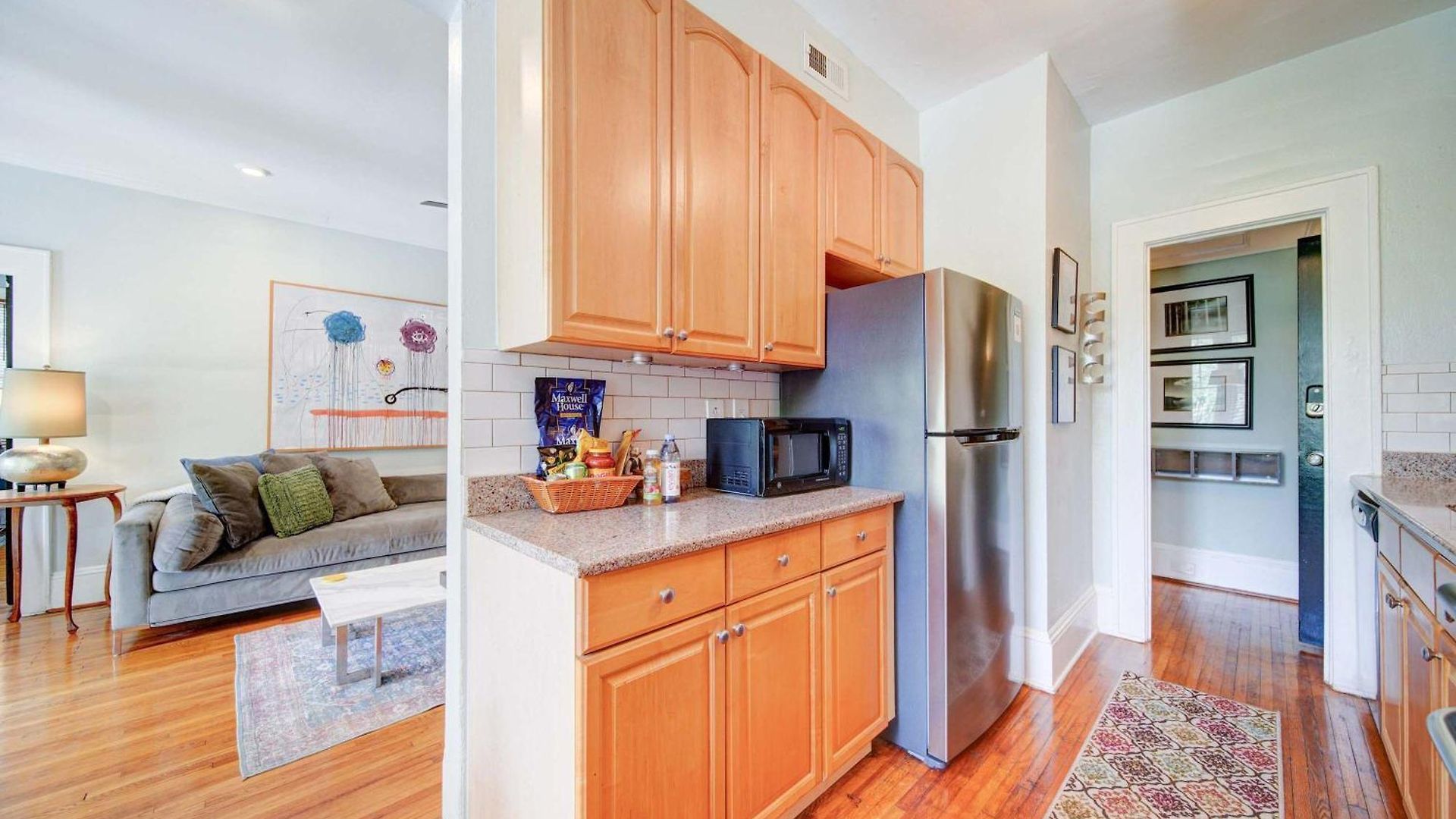 Spacious 2br In Myers Park With Sunroom