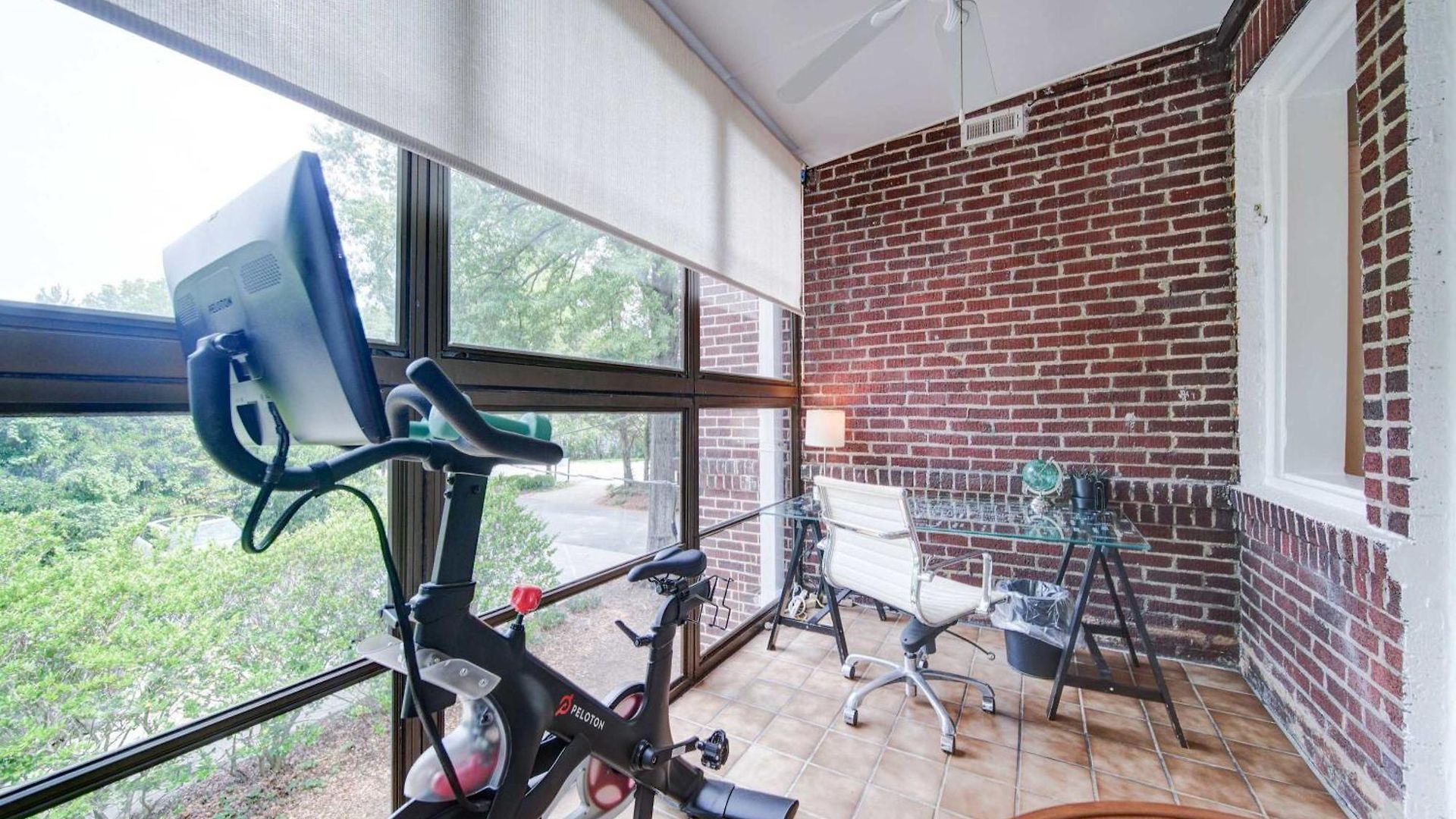Spacious 2br In Myers Park With Sunroom Holiday home