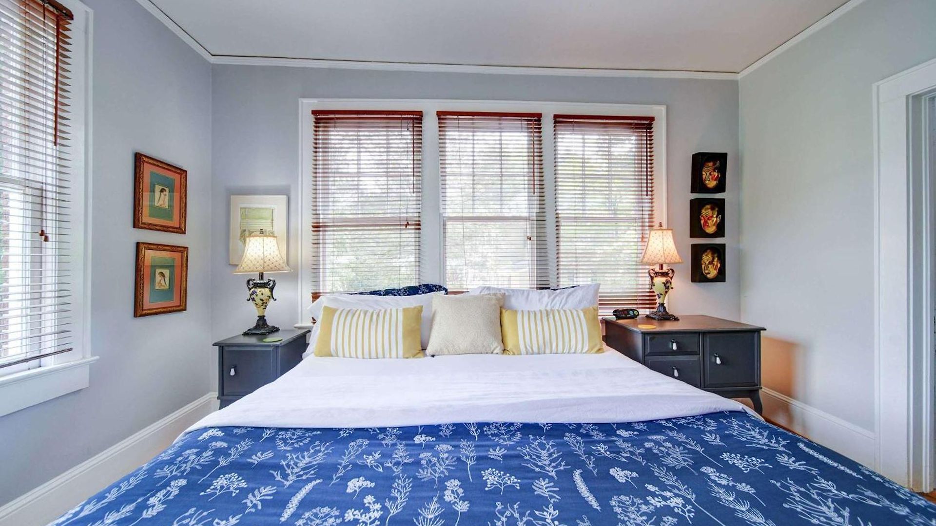 Spacious 2br In Myers Park With Sunroom Holiday home