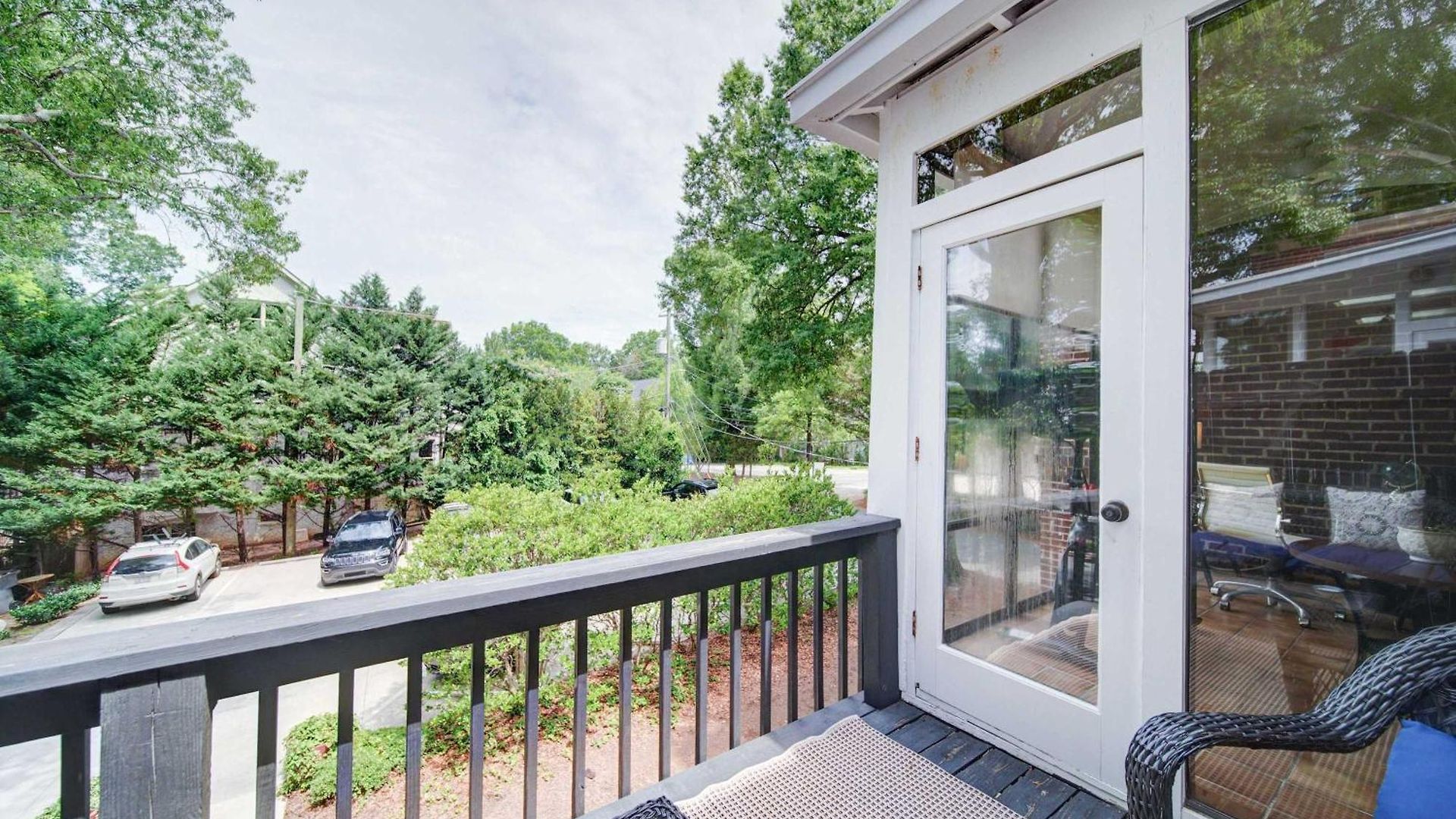 Spacious 2br In Myers Park With Sunroom *