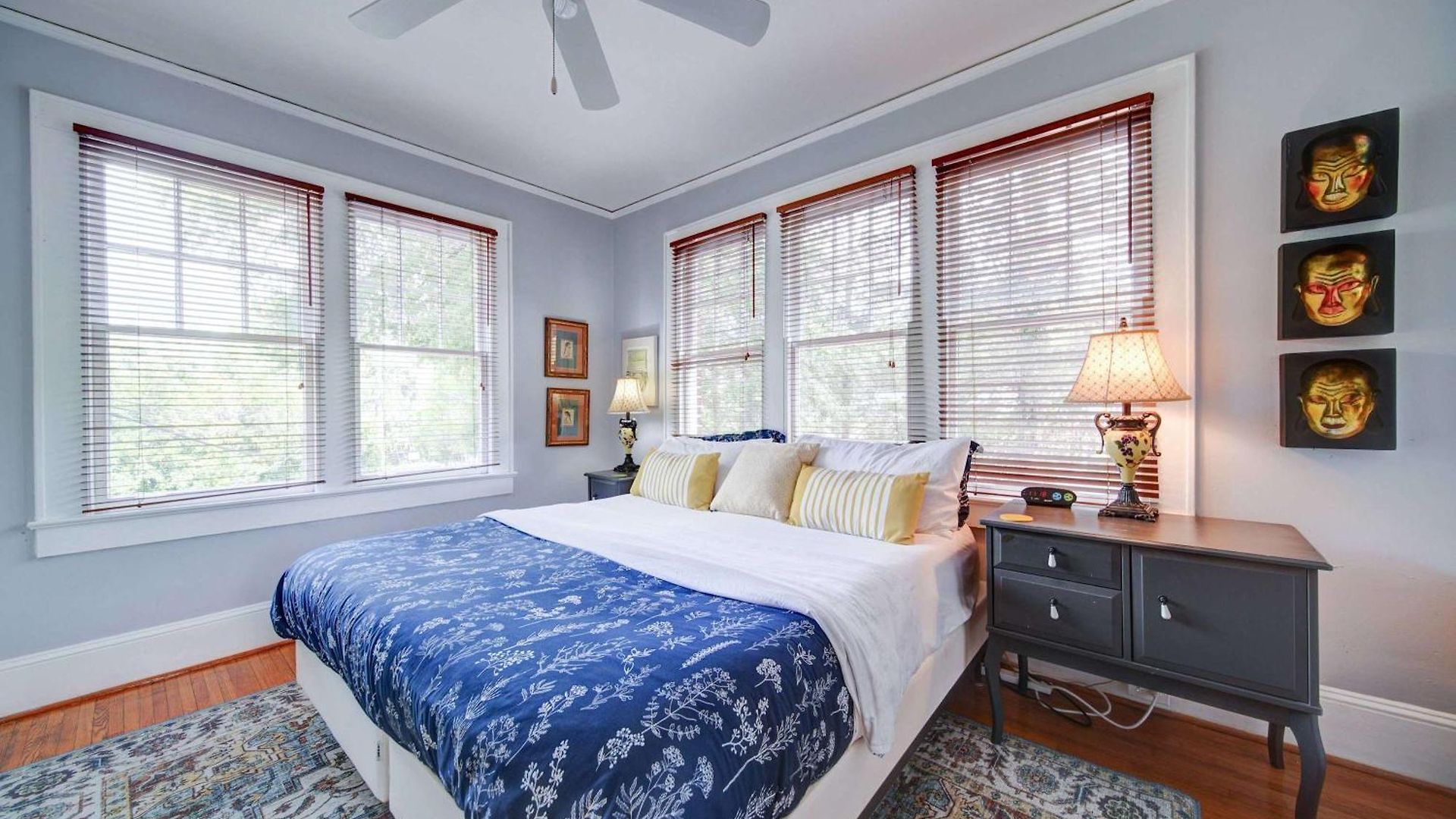 Spacious 2br In Myers Park With Sunroom *
