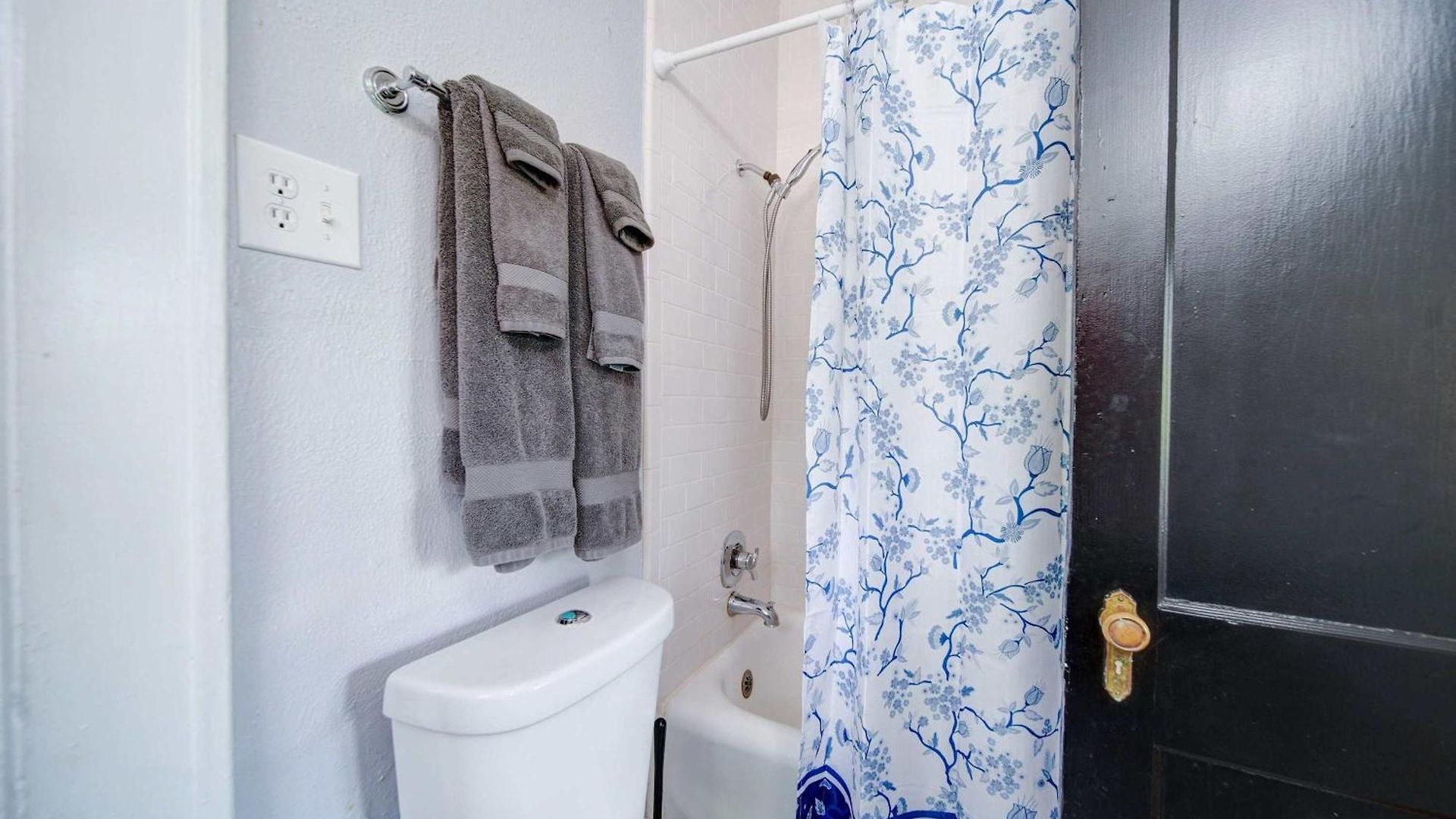 Spacious 2br In Myers Park With Sunroom Charlotte