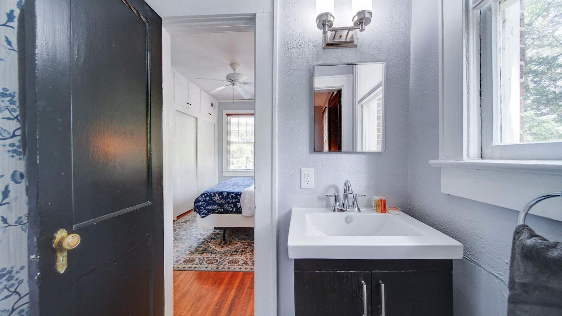 Spacious 2br In Myers Park With Sunroom Holiday home