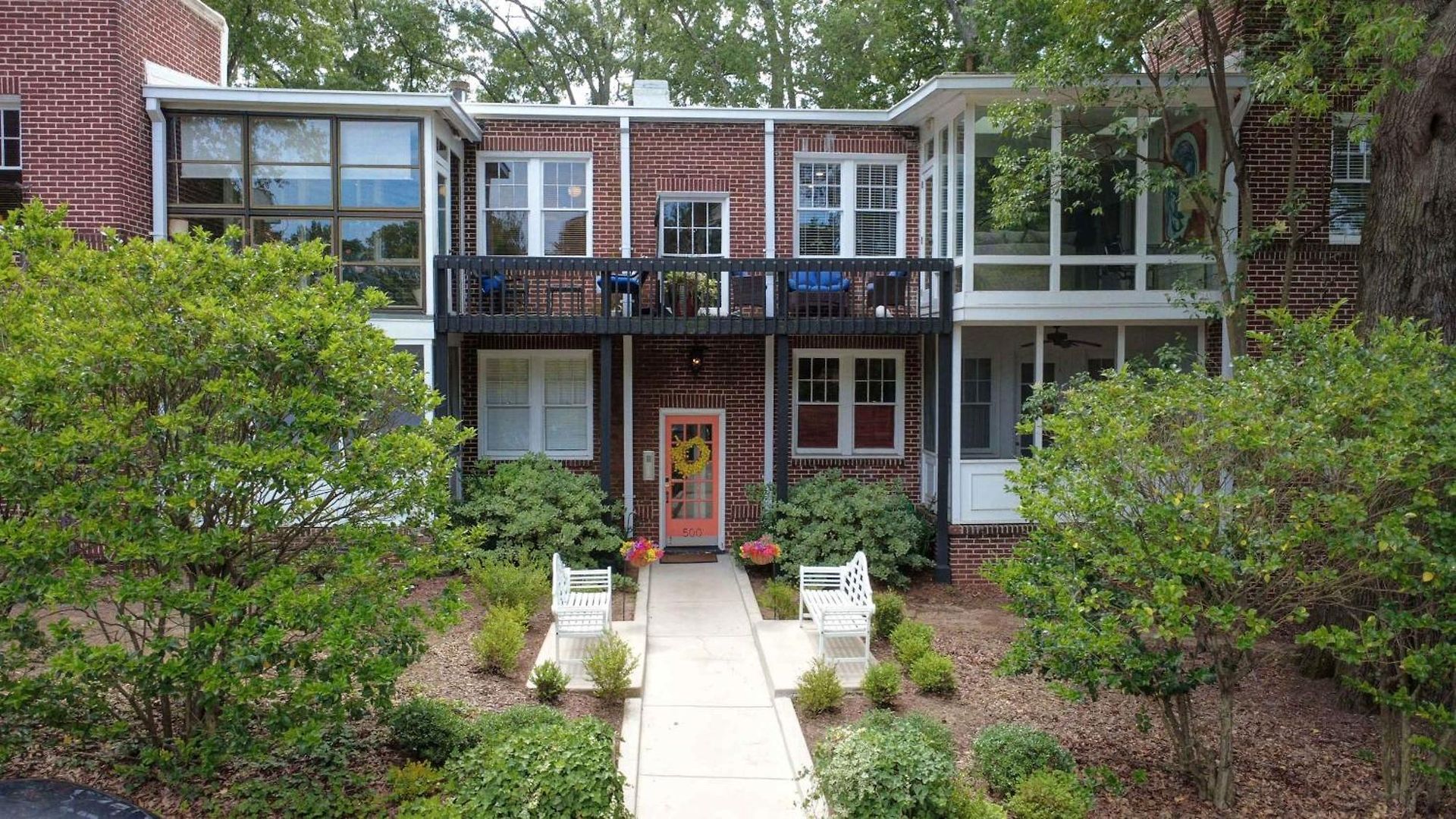 Spacious 2br In Myers Park With Sunroom