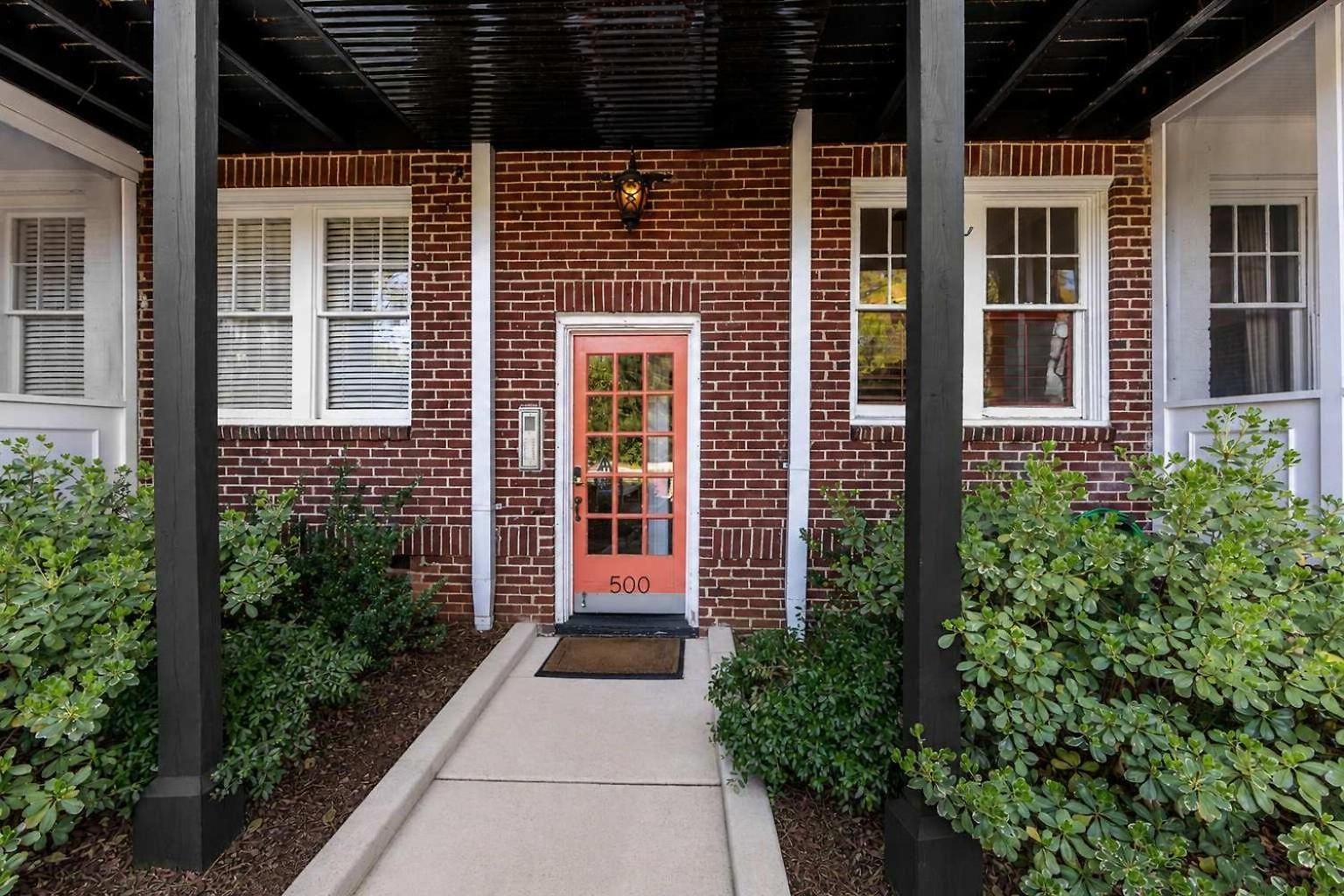 2 Bedroom In Myers Park With Comfortable Screened Porch Holiday home *