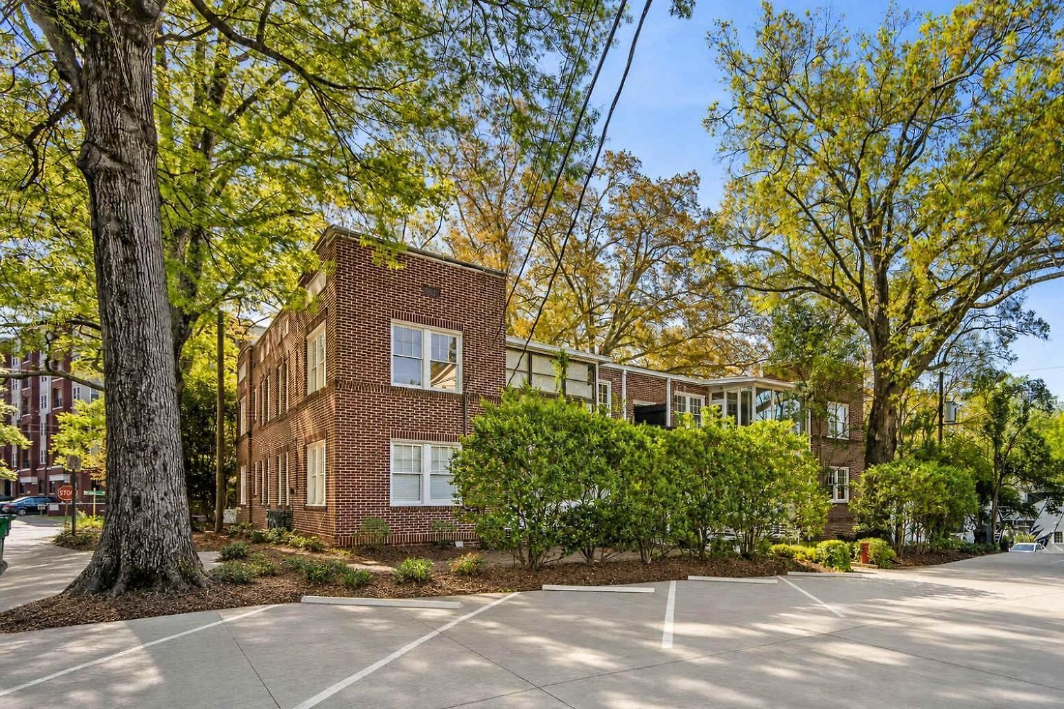 Holiday home 2 Bedroom In Myers Park With Comfortable Screened Porch Charlotte