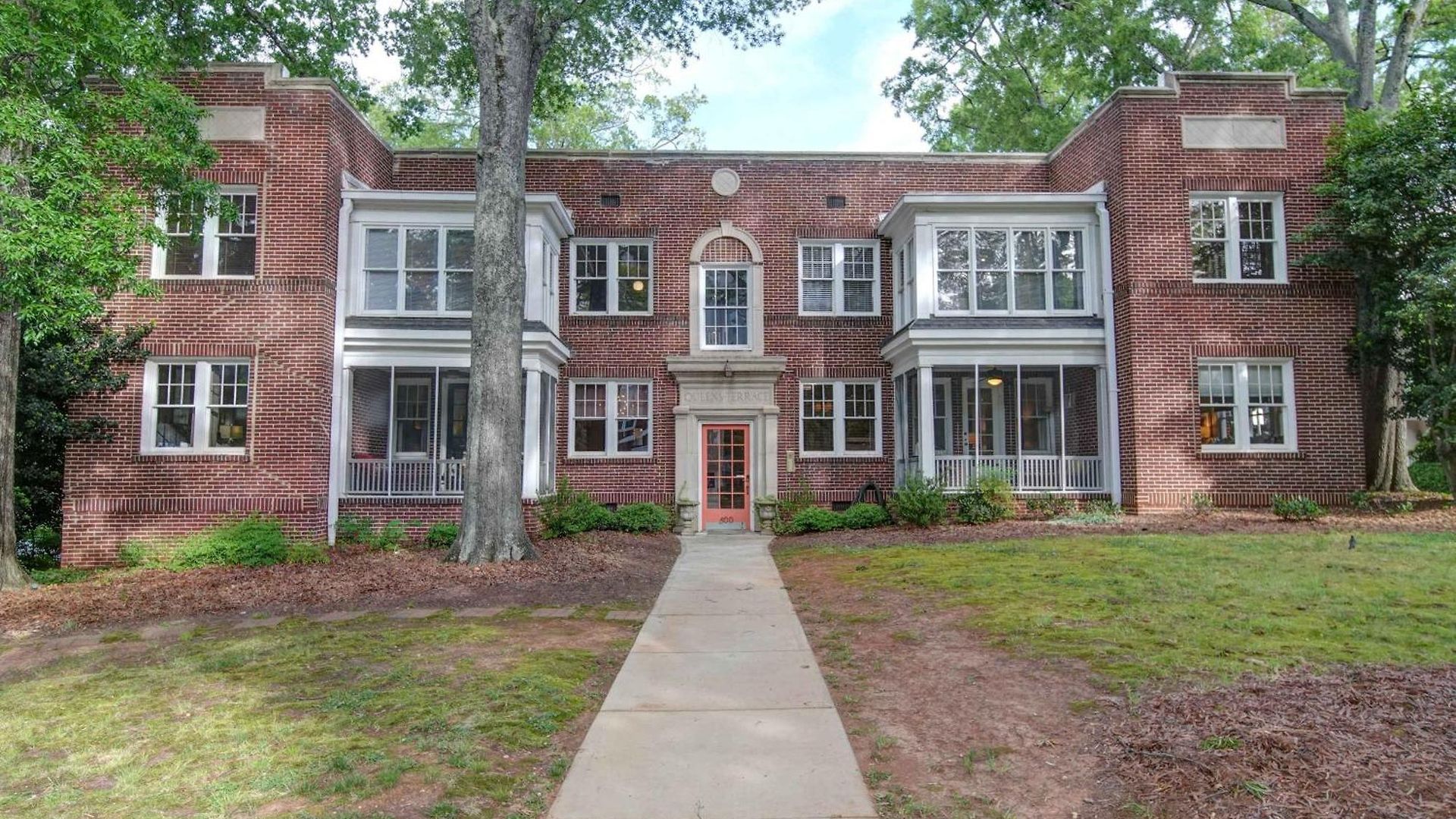 Spacious 2br In Myers Park With Sunroom Holiday home