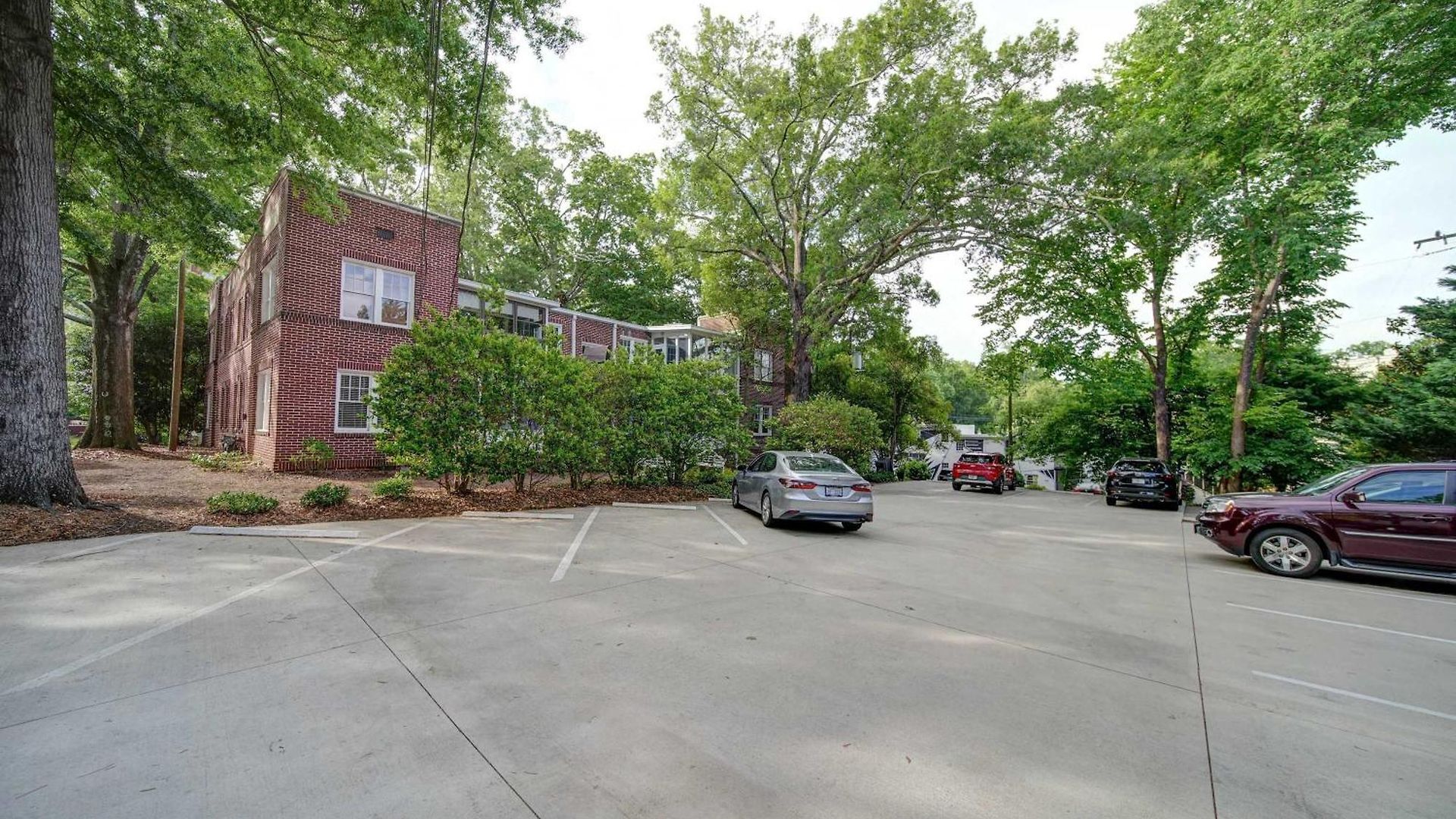 Spacious 2br In Myers Park With Sunroom Holiday home *