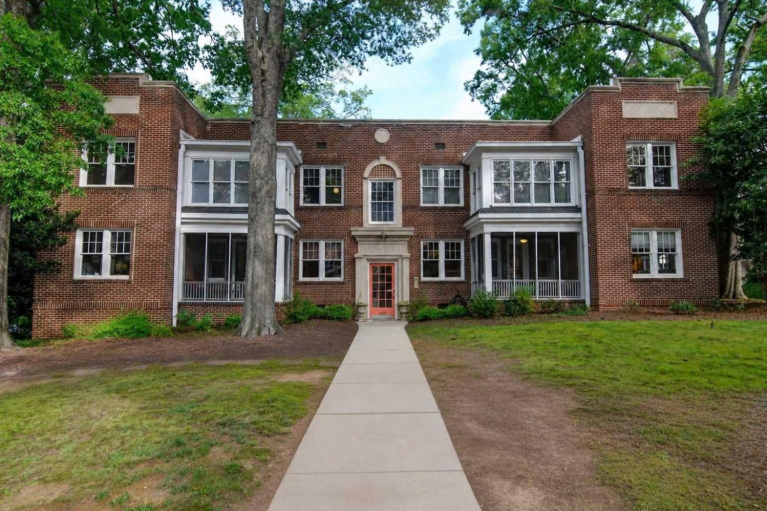 2 Bedroom In Myers Park With Comfortable Screened Porch