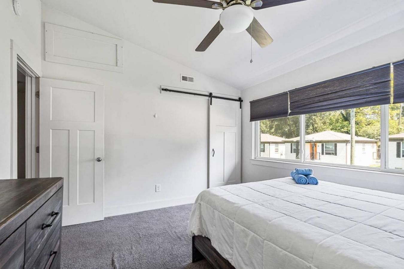 Apartment Sleek 2br Townhouse, Stones Throw To Uptown