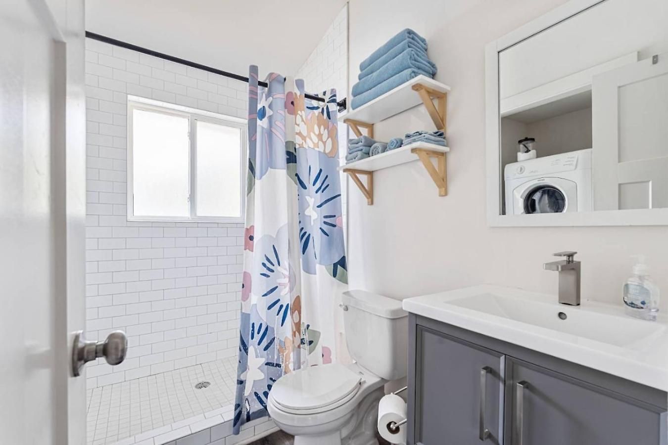 Apartment Sleek 2br Townhouse, Stones Throw To Uptown *