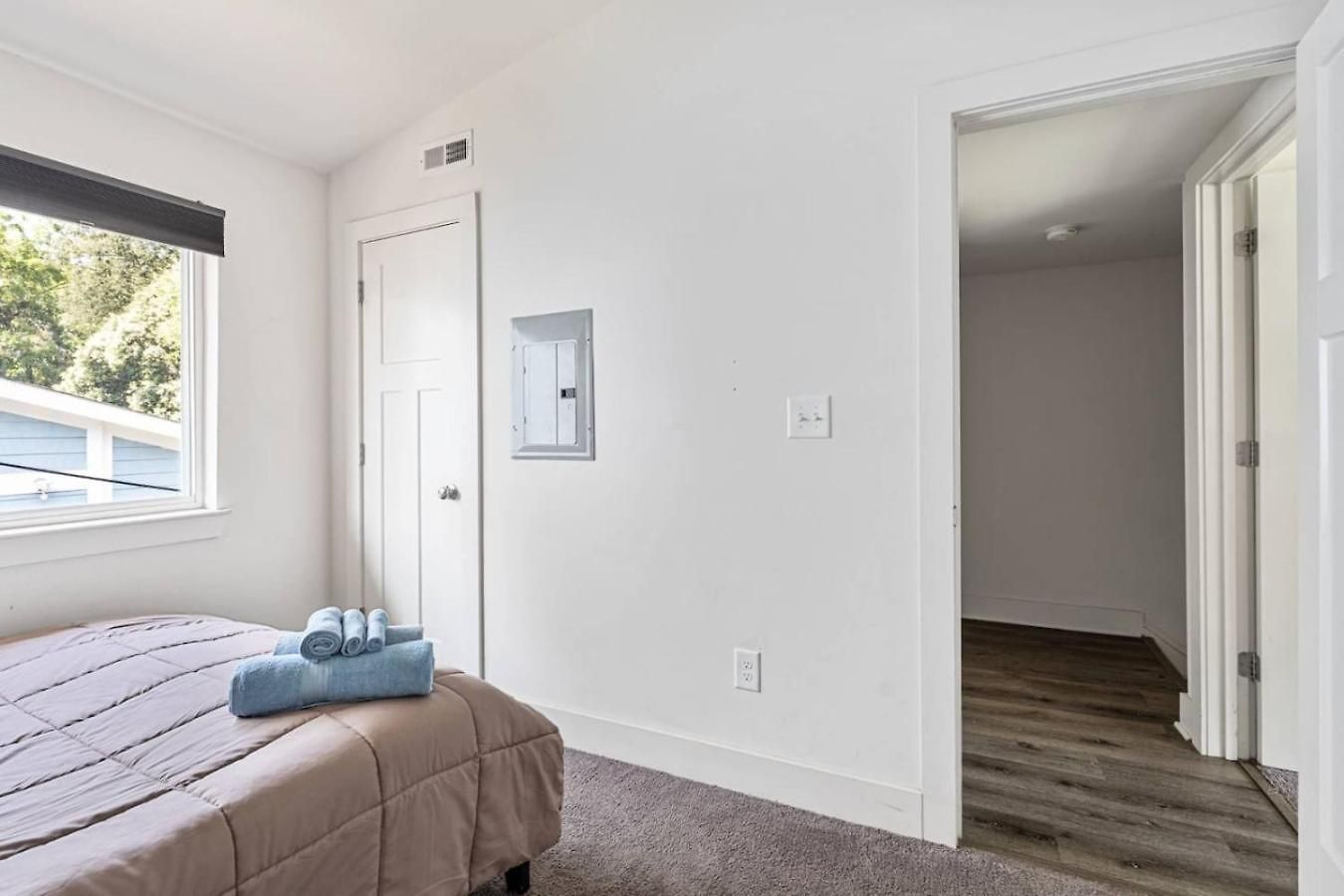 Apartment Sleek 2br Townhouse, Stones Throw To Uptown