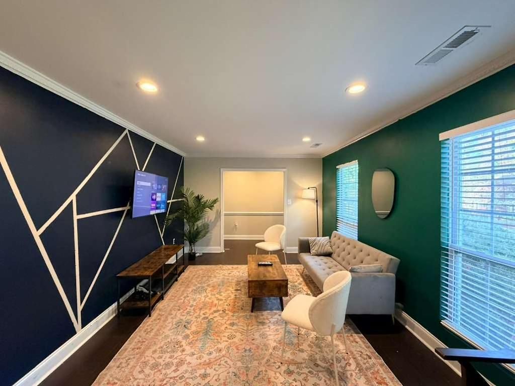 3br W Yard & Wifi Sleeps 10 Charlotte