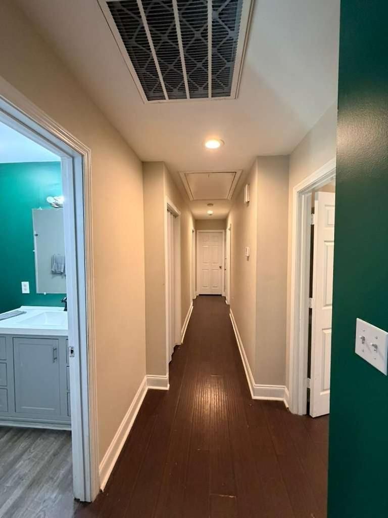 3br W Yard & Wifi Sleeps 10