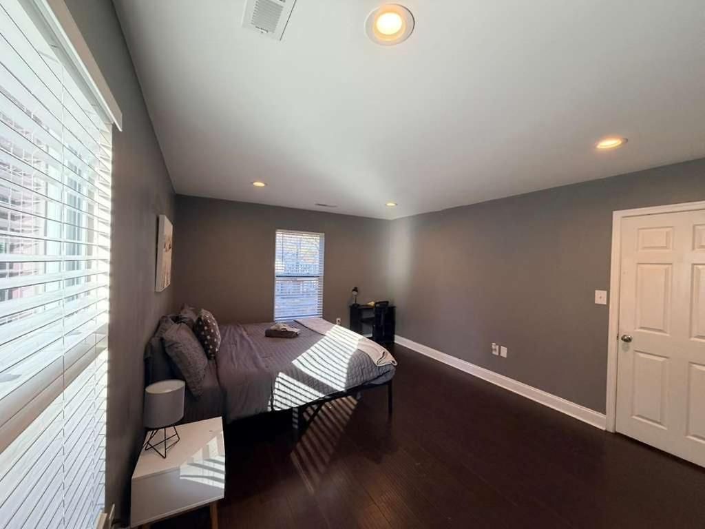 3br W Yard & Wifi Sleeps 10 Charlotte
