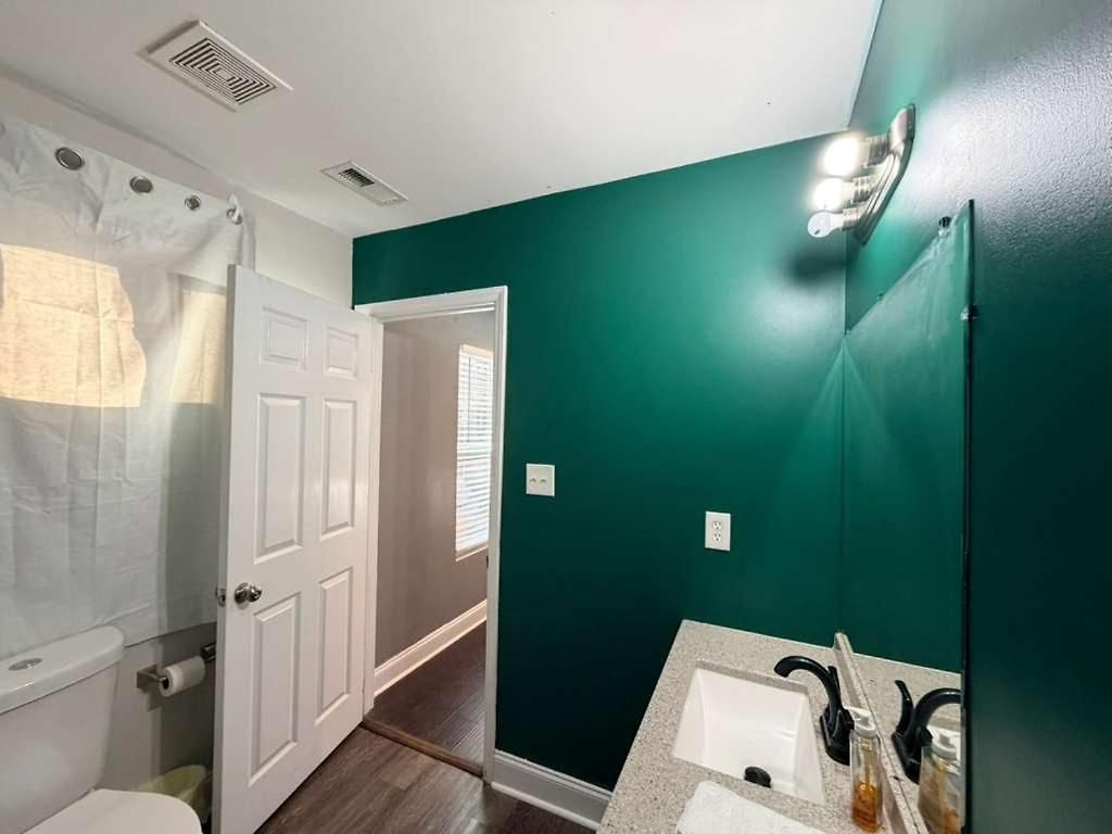 3br W Yard & Wifi Sleeps 10 Charlotte