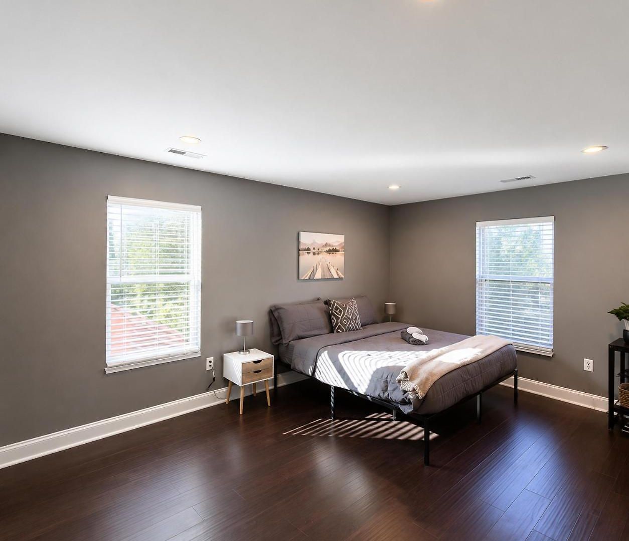 3br W Yard & Wifi Sleeps 10 * Charlotte