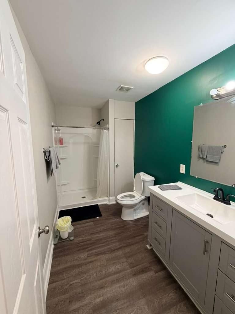 3br W Yard & Wifi Sleeps 10 Holiday home
